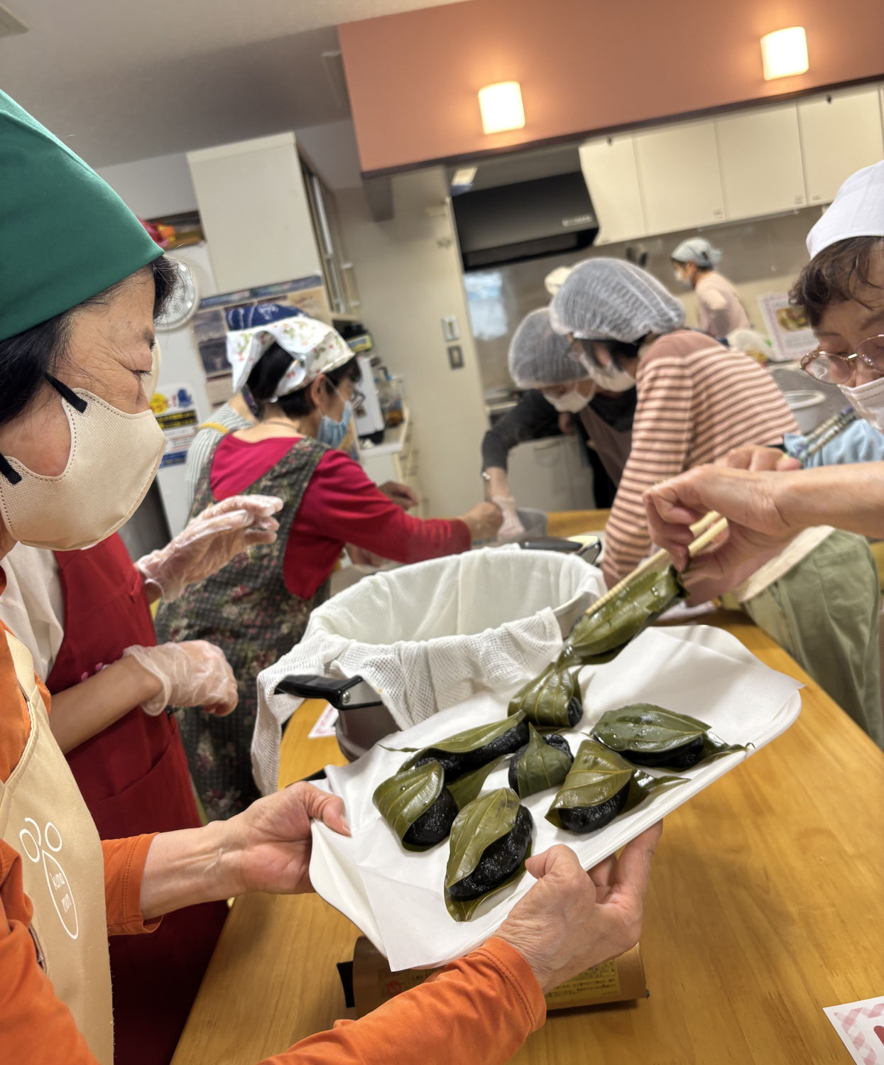 ニッケイのさわやかな香りに包まれた「けせんだんご」