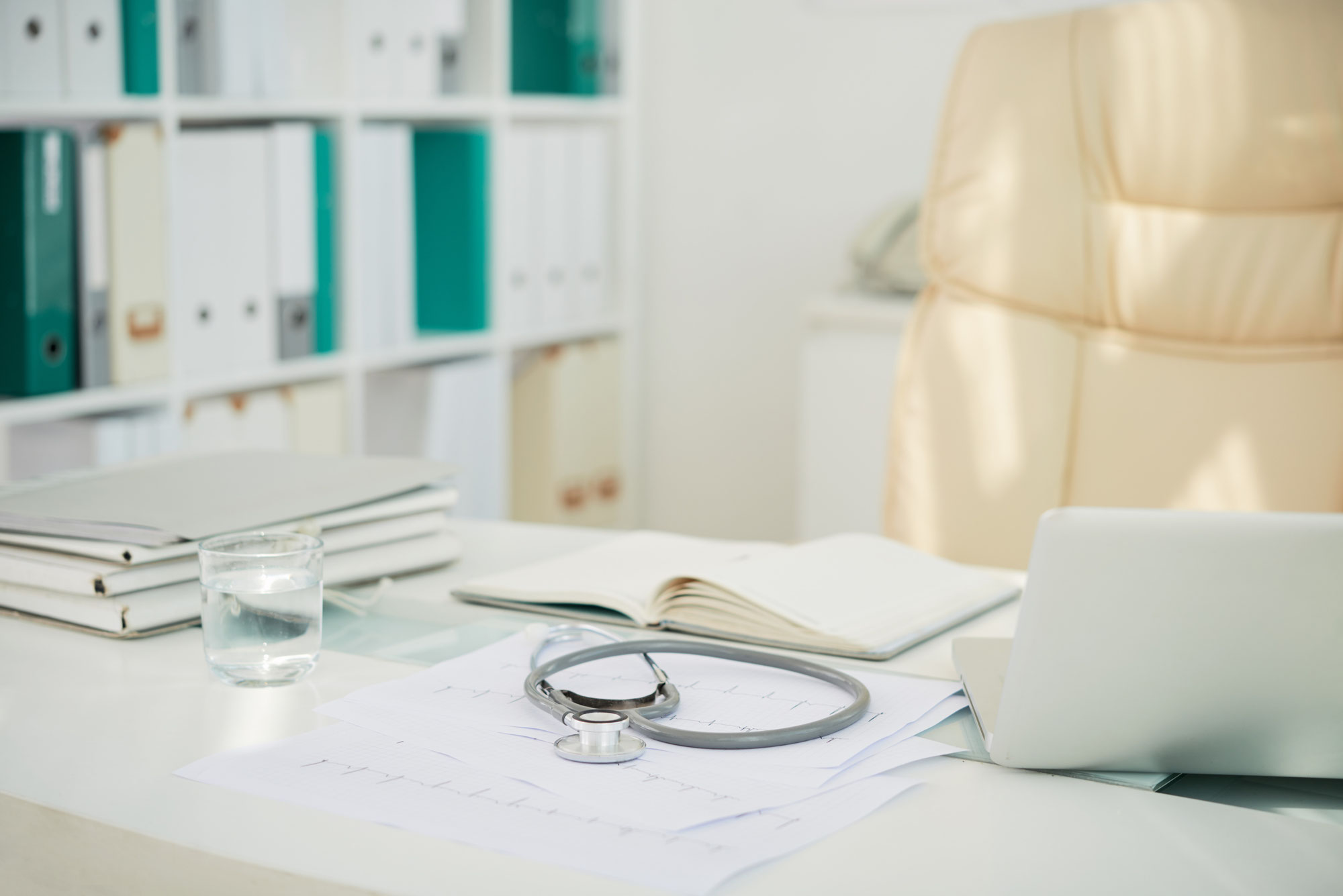 Warum ein ganzheitliches Programm aus Microneedling, Mesotherapie und Vitamininfusionen der Haut langfristig mehr bringt als Botox