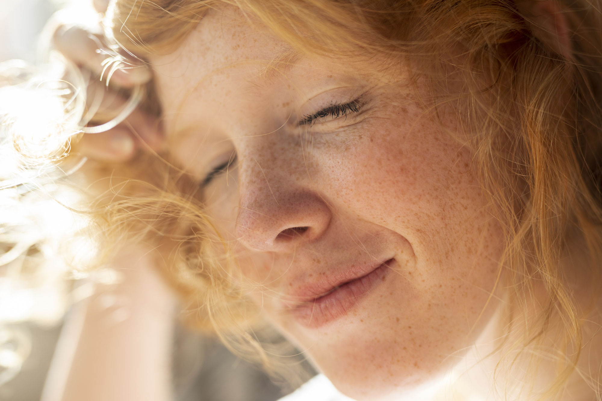 Vitamininfusionen versorgen den Körper direkt und effektiv mit wichtigen Mikronährstoffen. Besonders Vitamin C stärkt das Immunsystem, Vitamin B12 unterstützt N