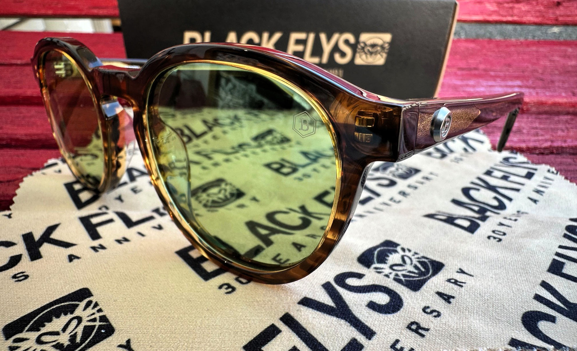 BLACK FLYS年内最終入荷