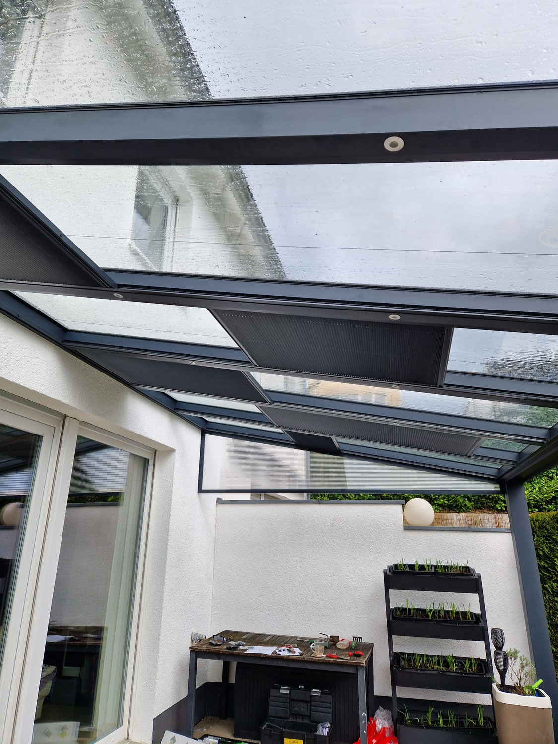 Der optimale Sonnenschutz für Ihre Terrassenüberdachung: Tipps und Tricks für maximalen Komfort