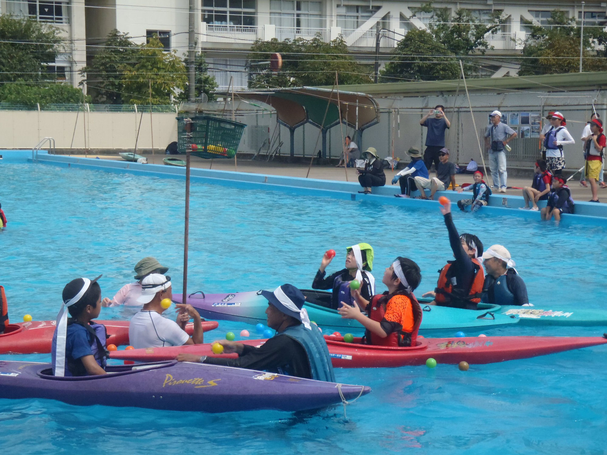新松戸プールでカヌー運動会
