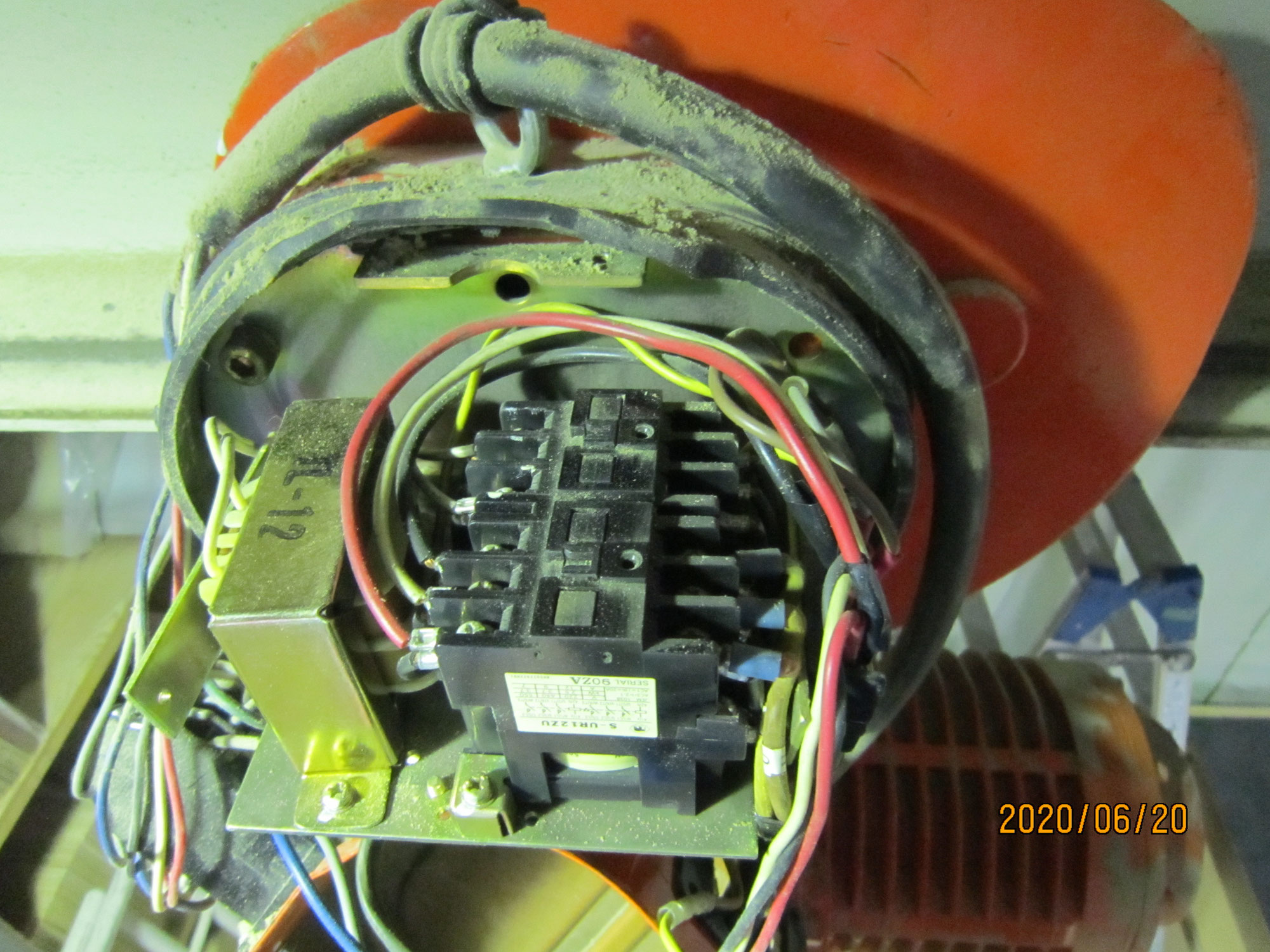 巻上機から異音がする　エレベーター　ダムウェーター　昇降機　簡易リフト