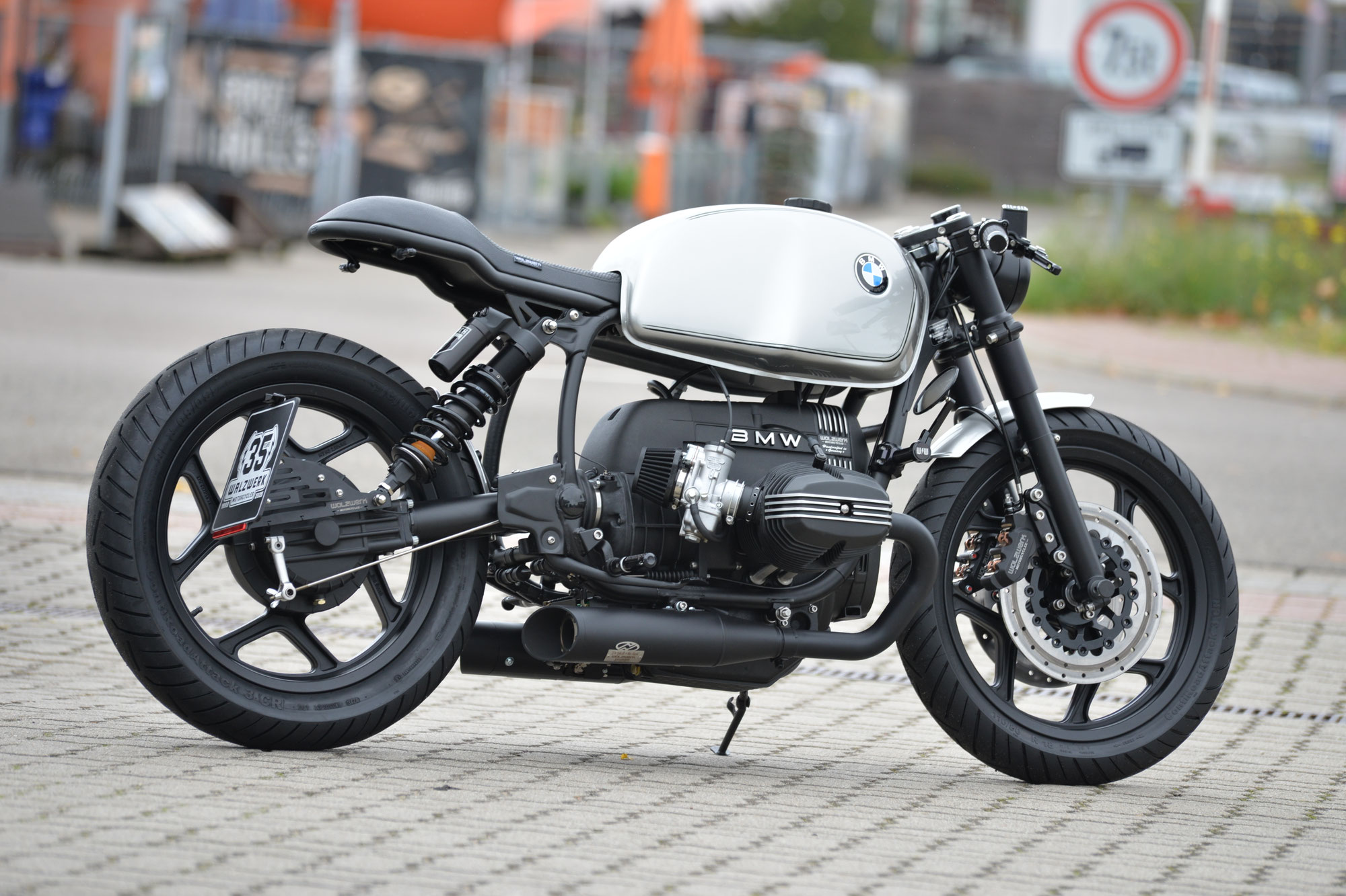New Bike: SCHIZZO® Cafe Racer "Pro" in Porsche "Dark Silver"!