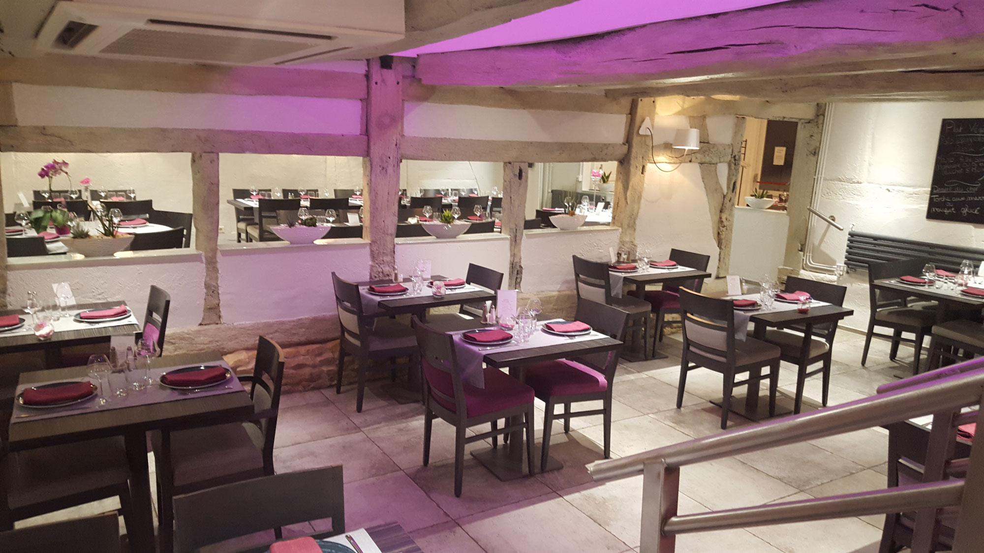 ANIMATION Restaurant Aux Trois Fleurs à MontreuxJeune