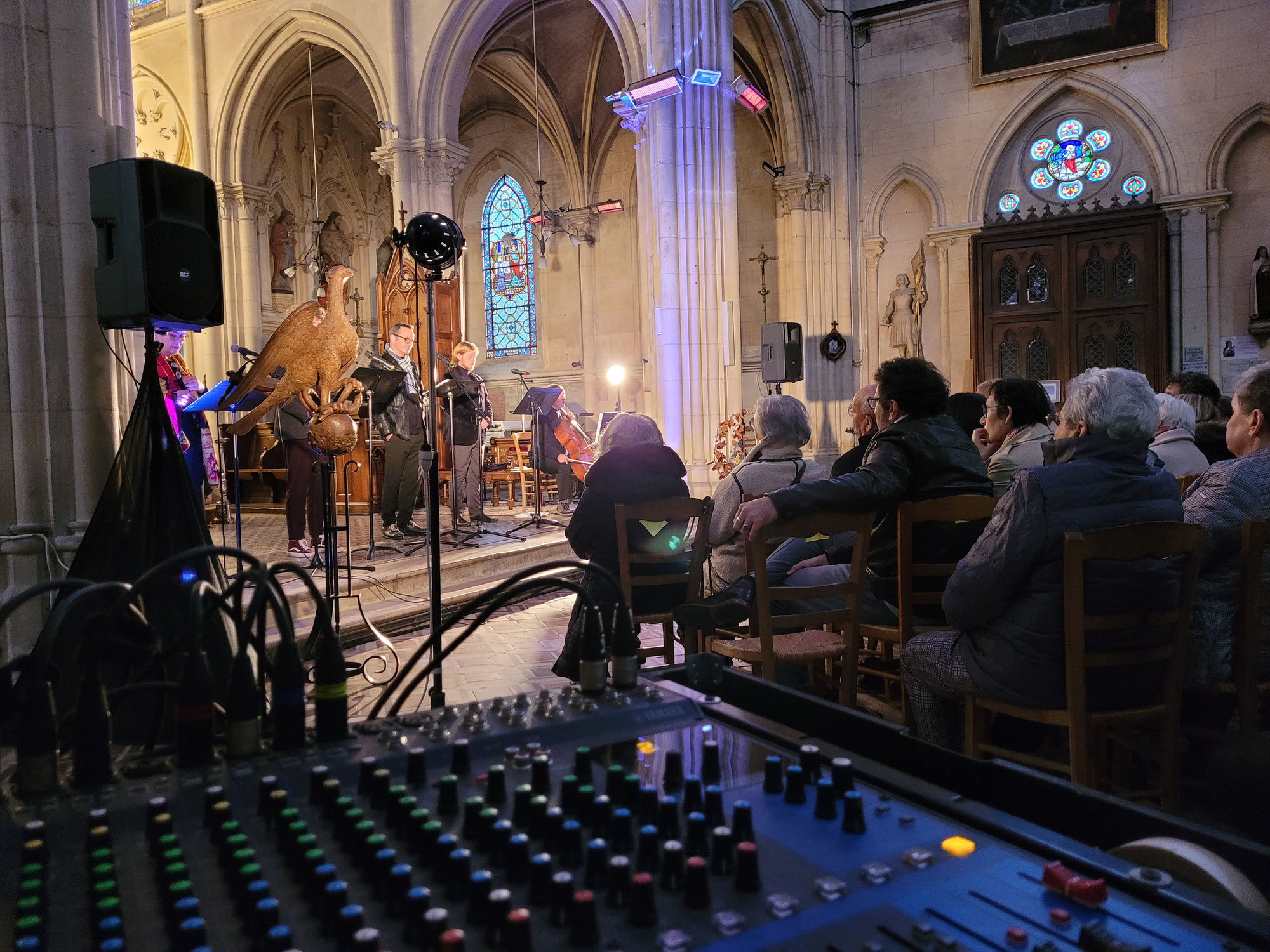 Sonorisation d'une soirée de lectures dans une église