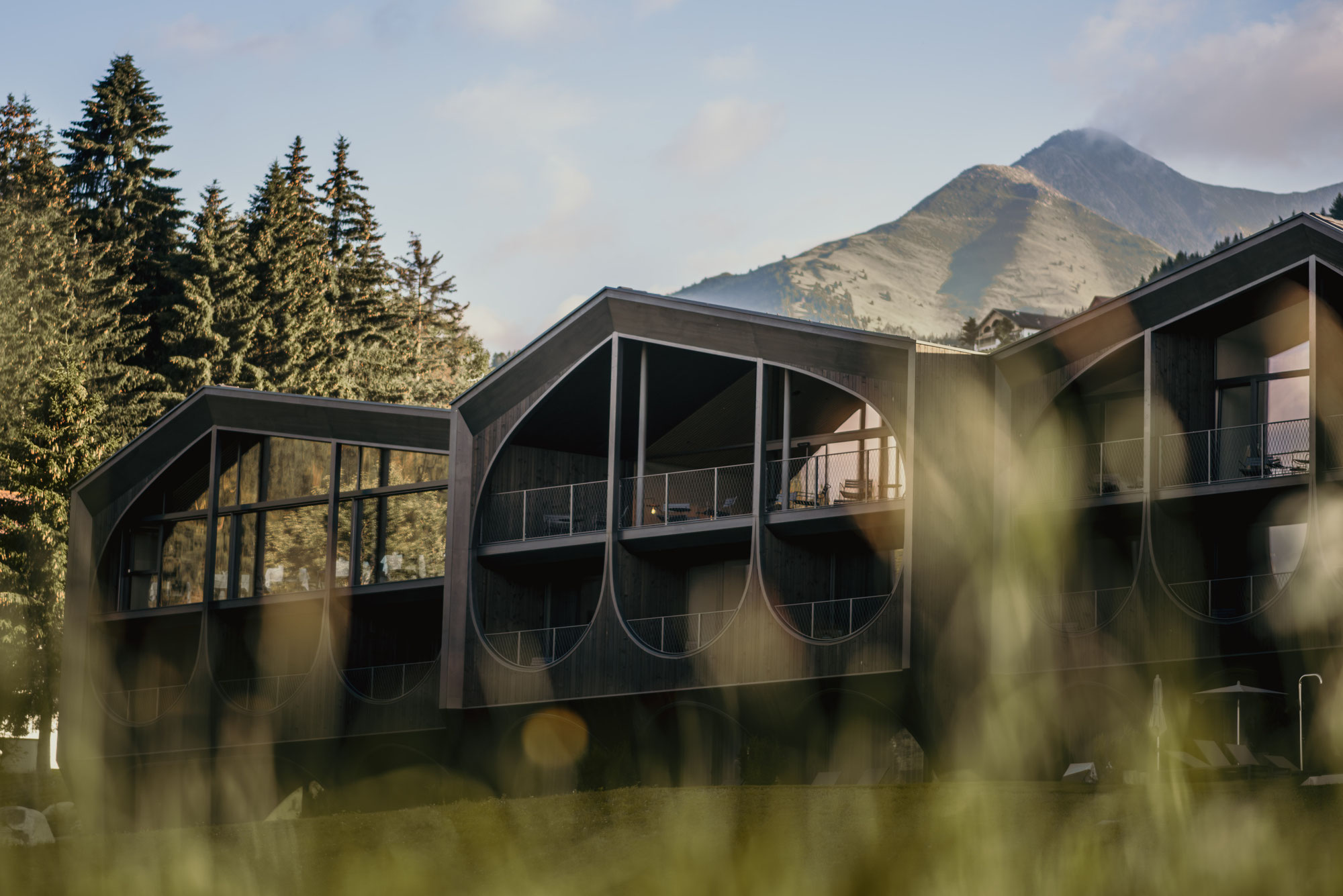 MILLA MONTIS • sanfte Linien, starke Haltung. Ein Design- & Wellnesshotel in Meransen | Südtirol