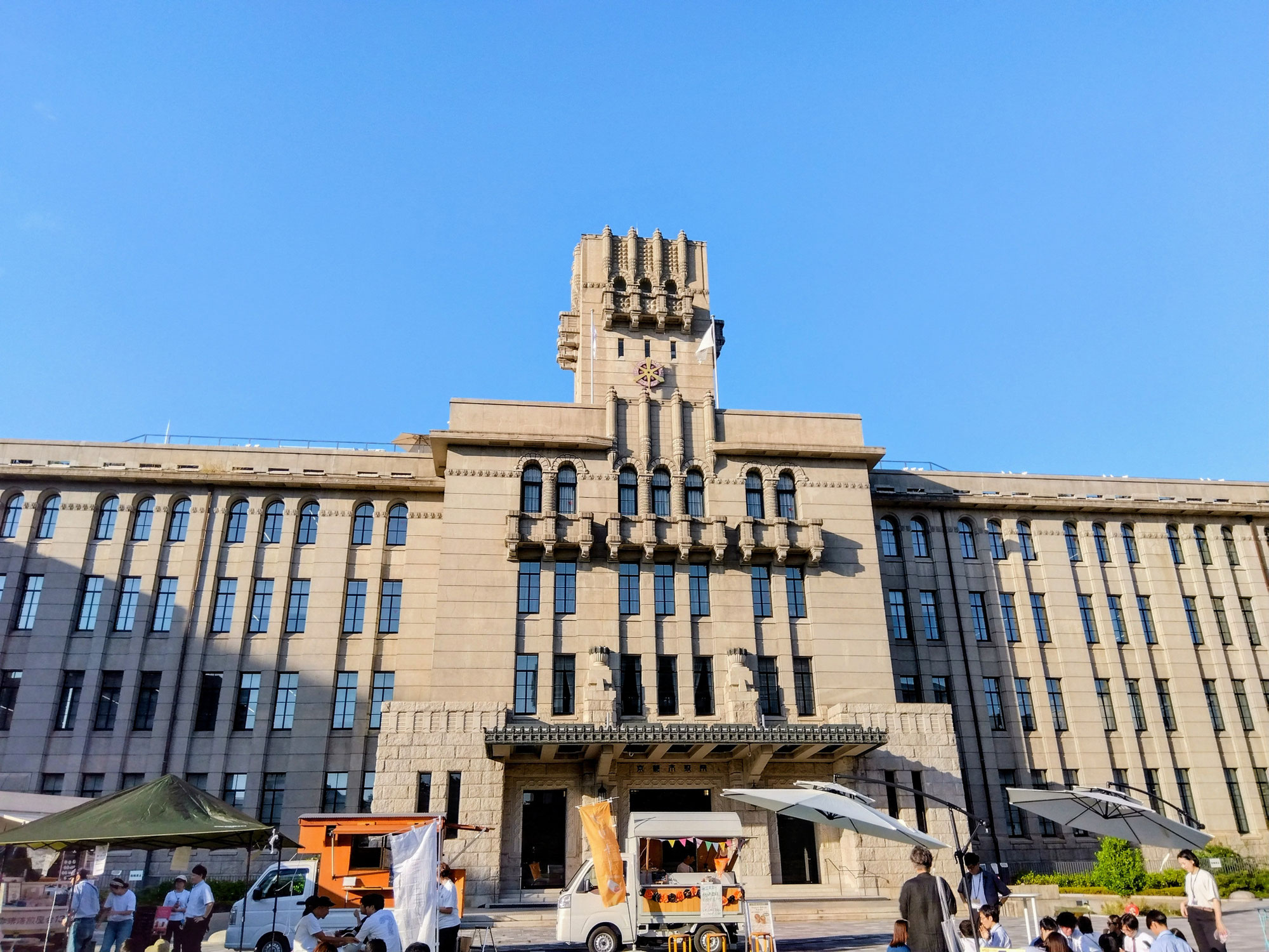 市役所前の社会実験・芝生広場に出店します