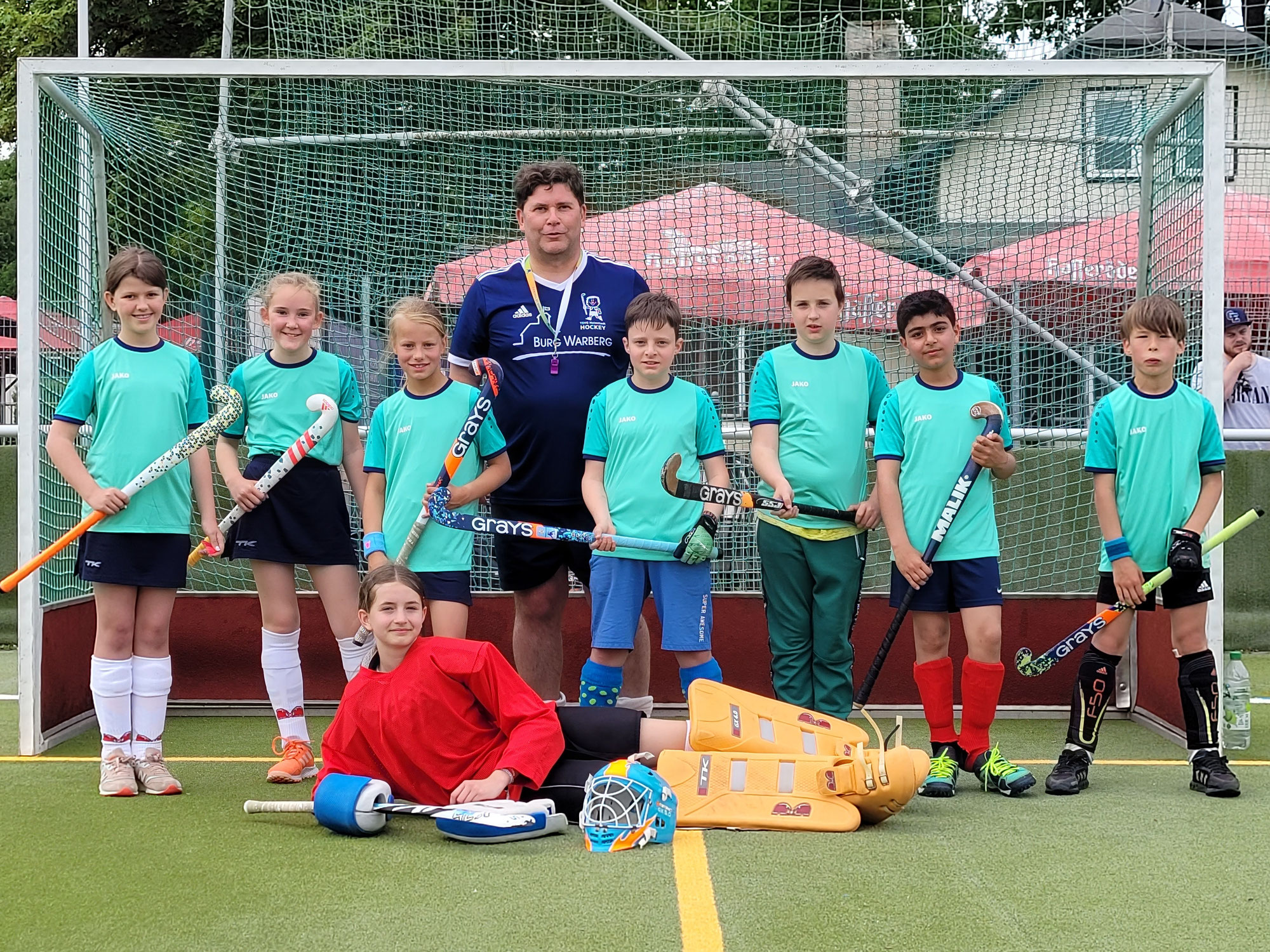 Hockeykinder zu Freundschaftsspielen in Magdeburg