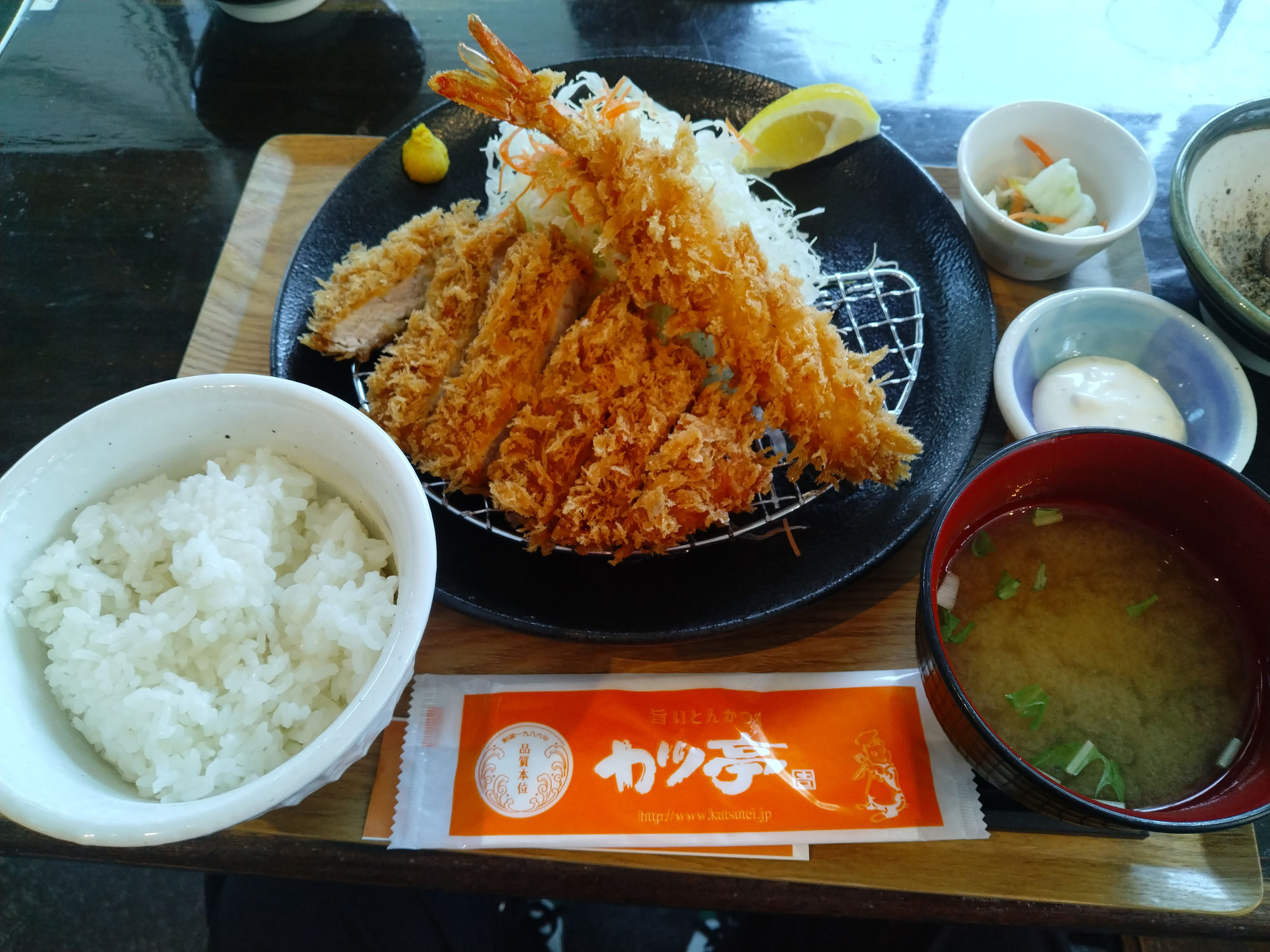 カツ亭のロースとエビフライの相盛り定食