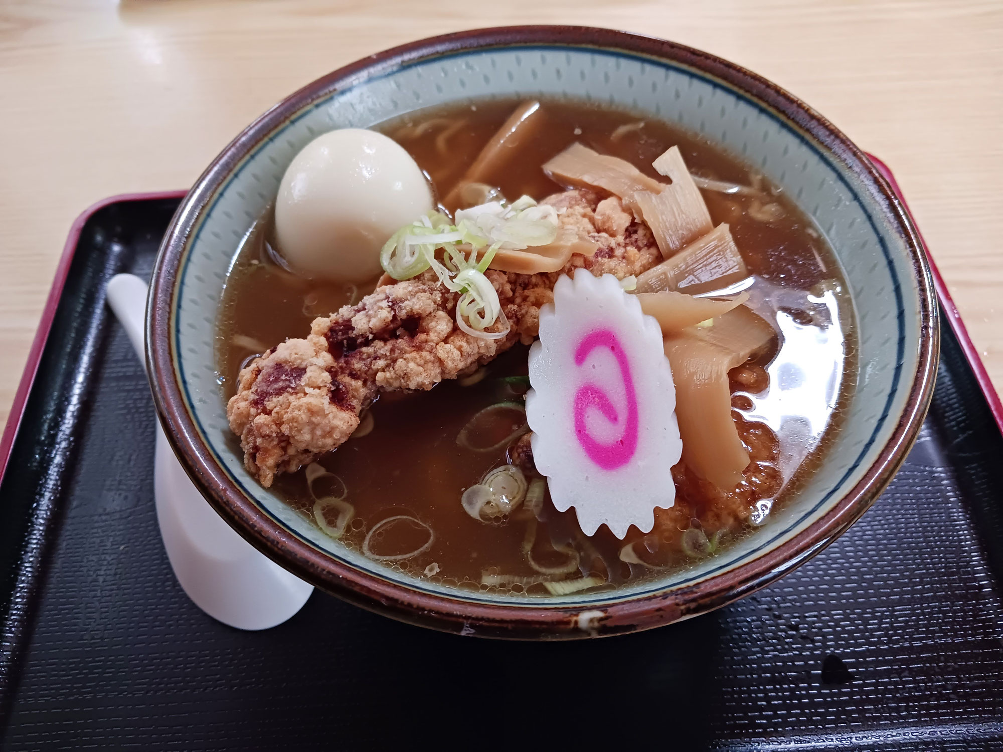 丸金食堂で鳥からラーメン