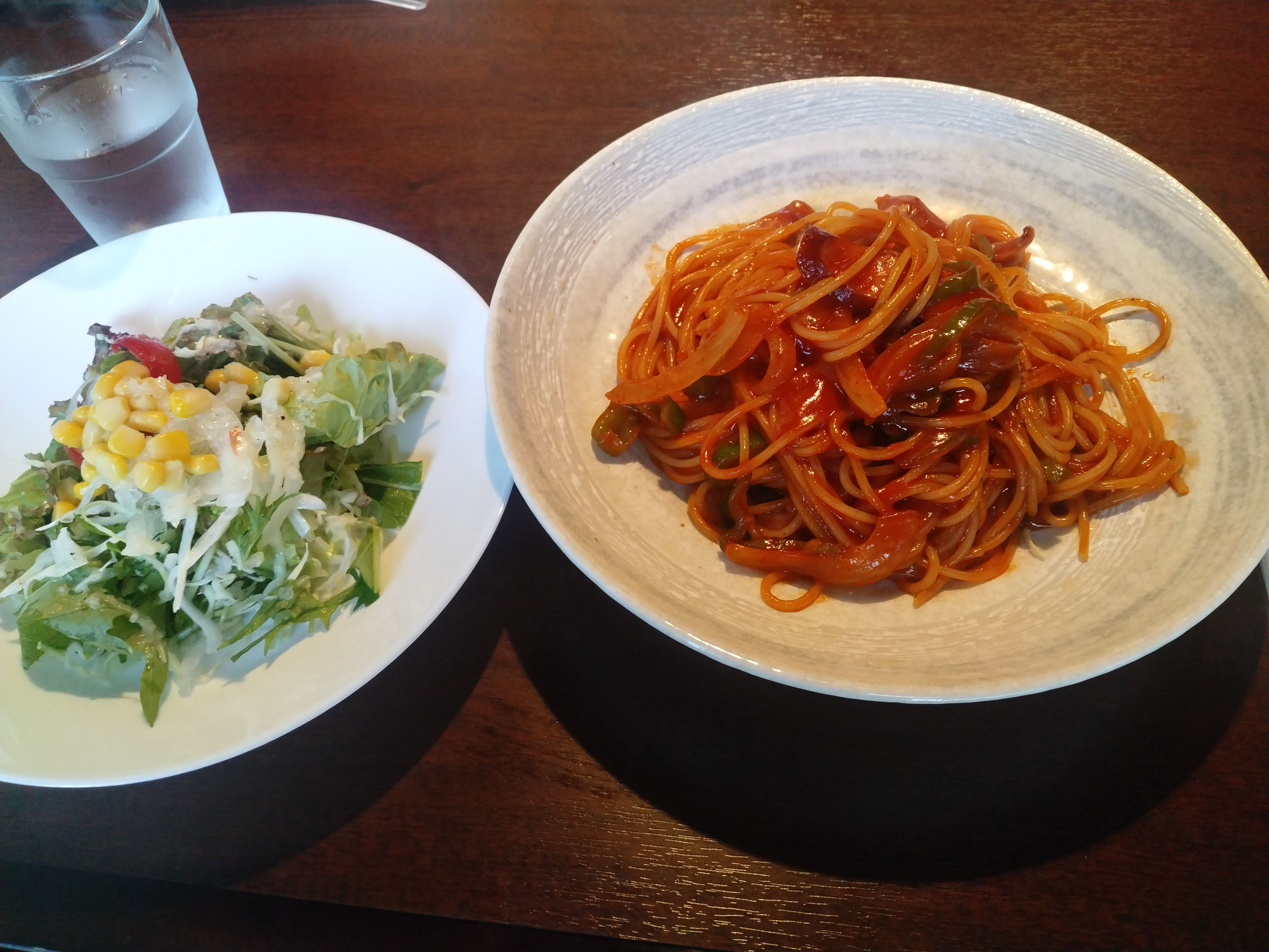キッチンユーのナポリタン＋サラダ