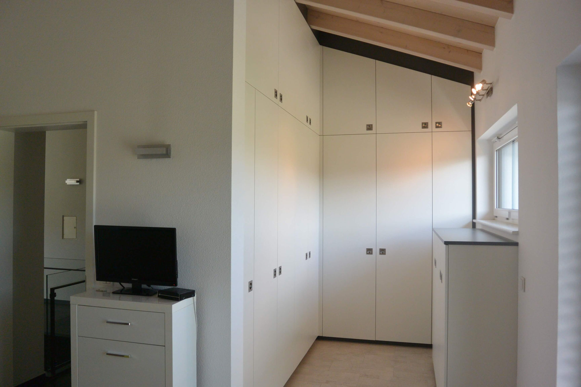 Einbaumöbel - Garderoben nach Maß Schreinerei - Holzdesign Rapp Geisingen