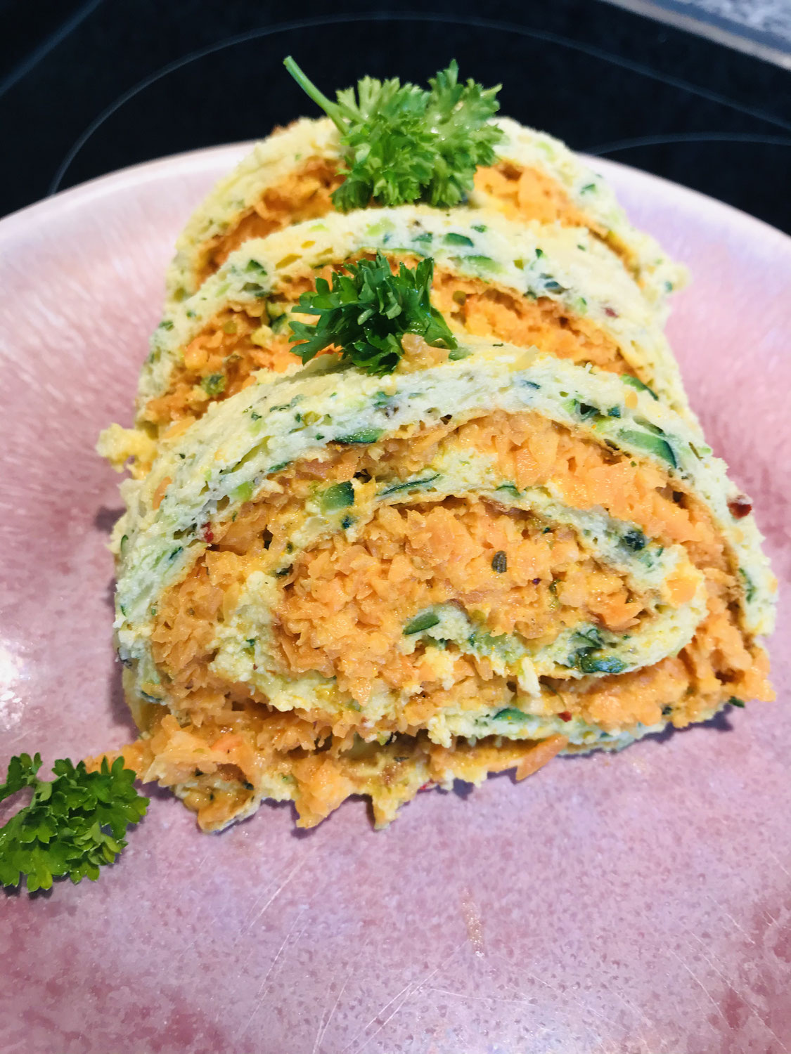 Zucchini-Rolle mit Karottenfüllung