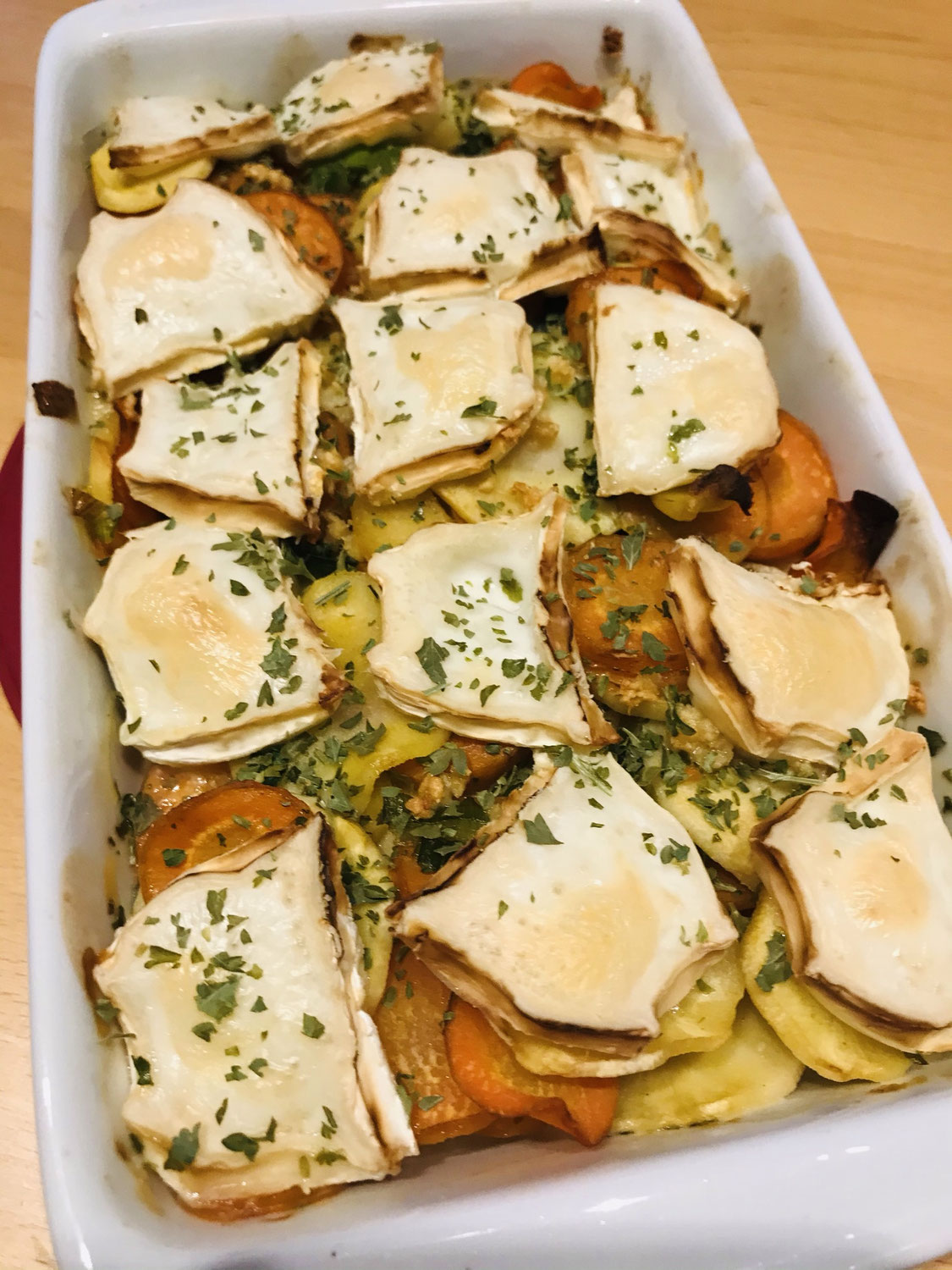 Pastinaken-Karotten-Gratin mit Ziegenkäse