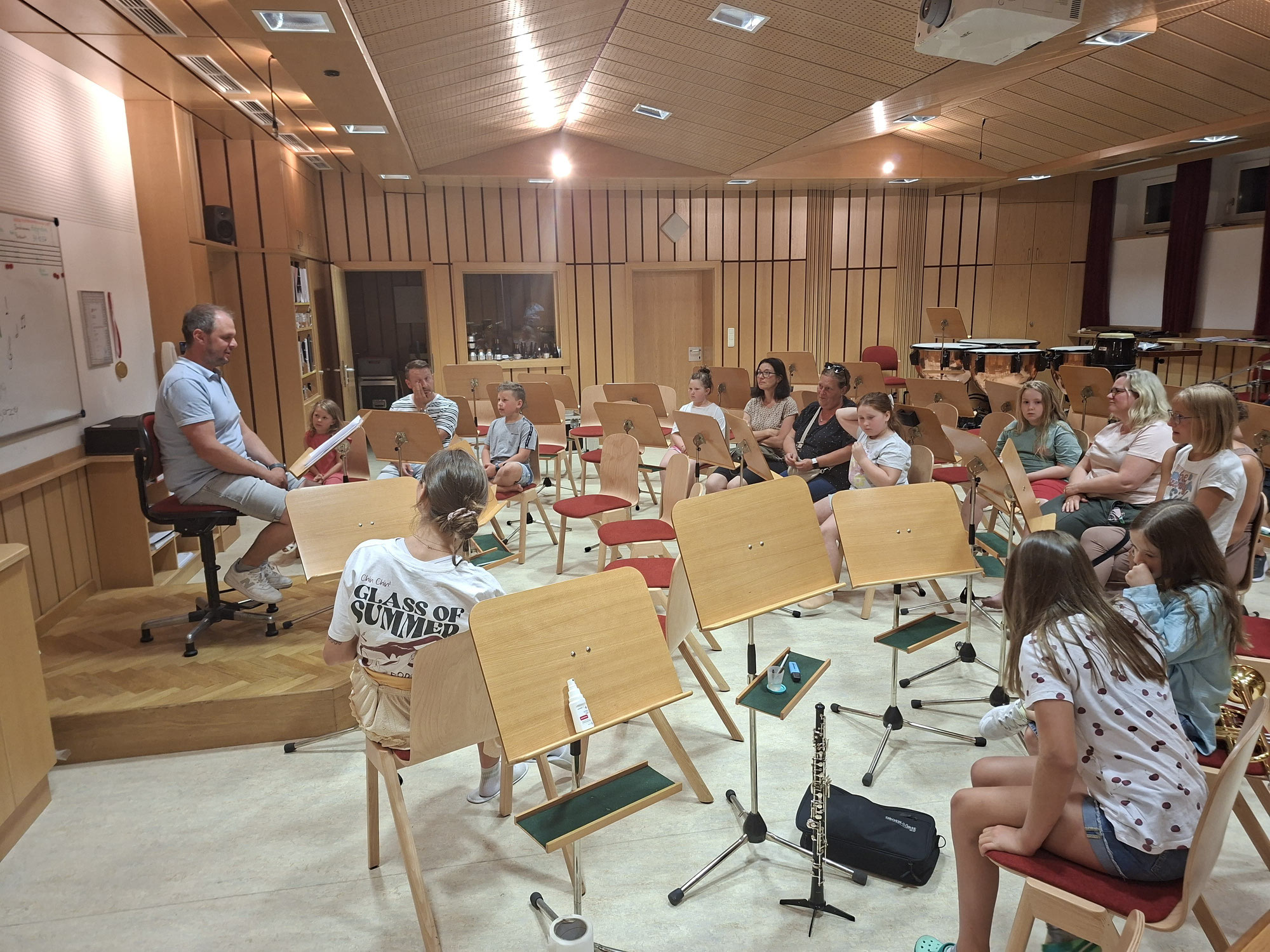 Kennenlernen und Ausprobieren der Instrumente für interessierte Jungmusiker