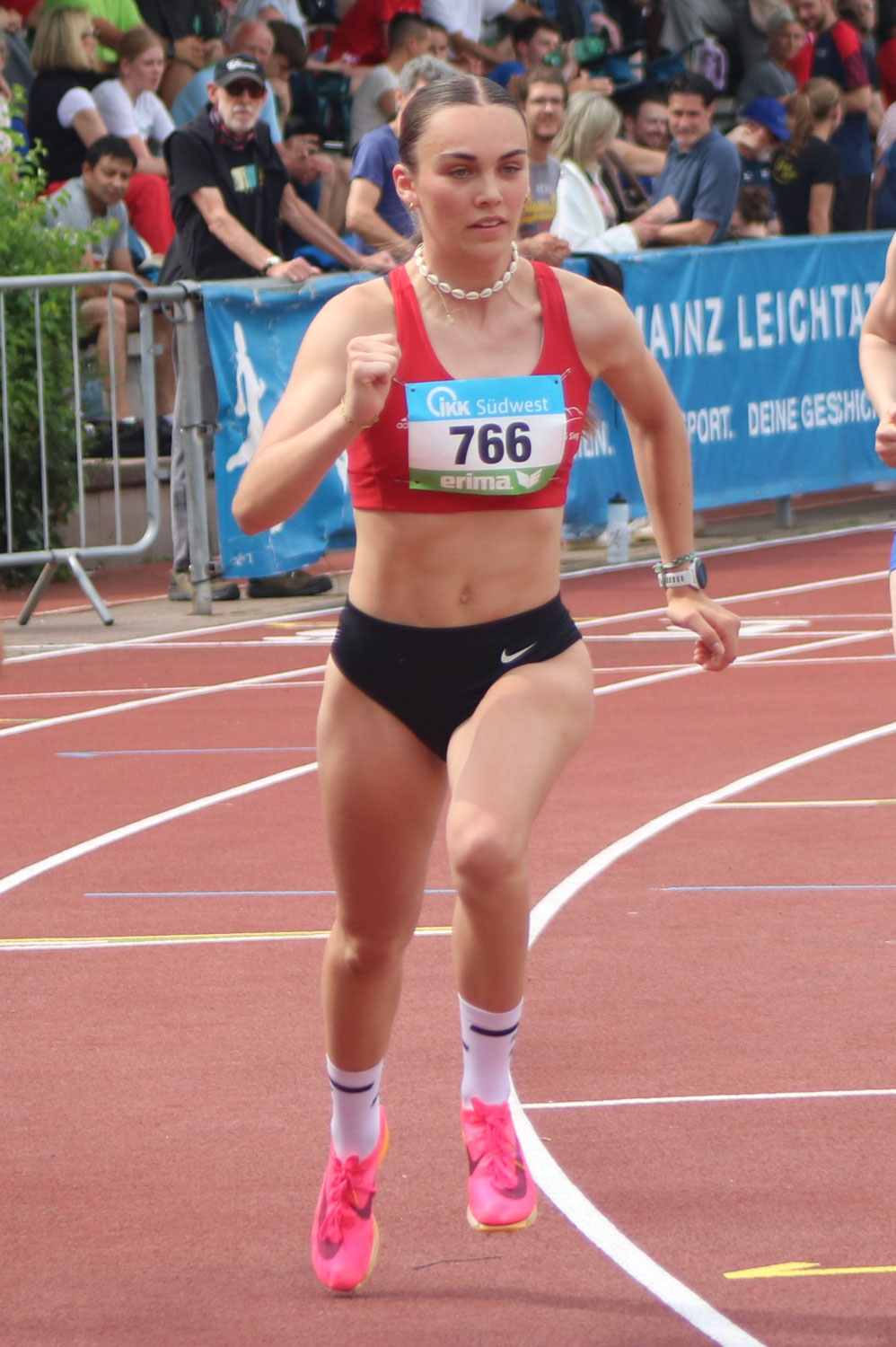 Jule van der Zwaag läuft U20 DM-Quali über 800m