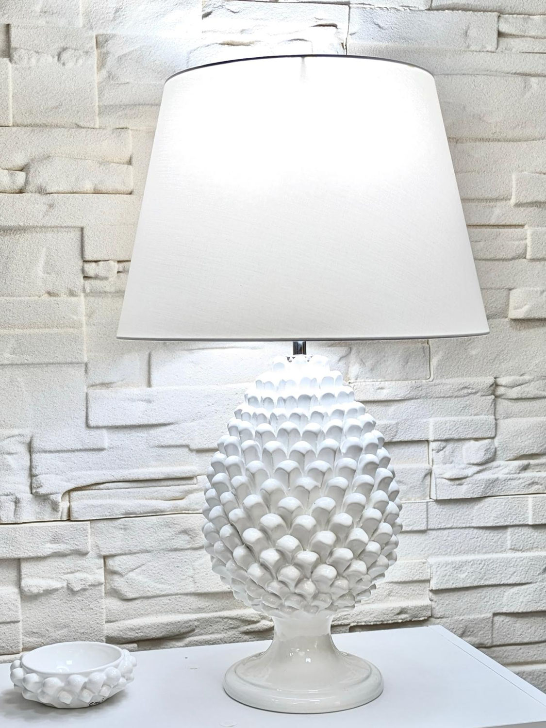 Lampada Pigna Bianca: eleganza e tradizione siciliana
