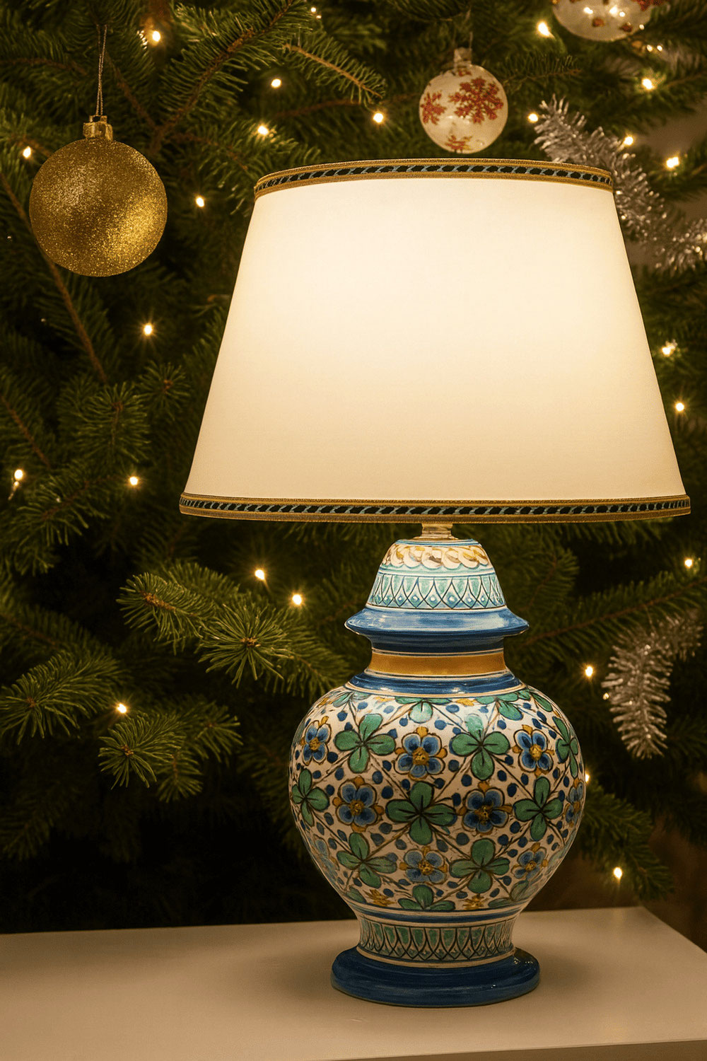 Lampada di Ceramica di Caltagirone: il Regalo di Natale Perfetto per i Genitori