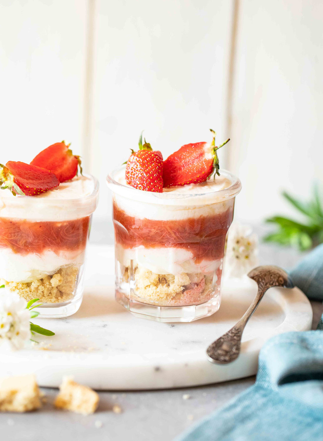 Verrines fraises & rhubarbe à la chantilly, façon Trifle