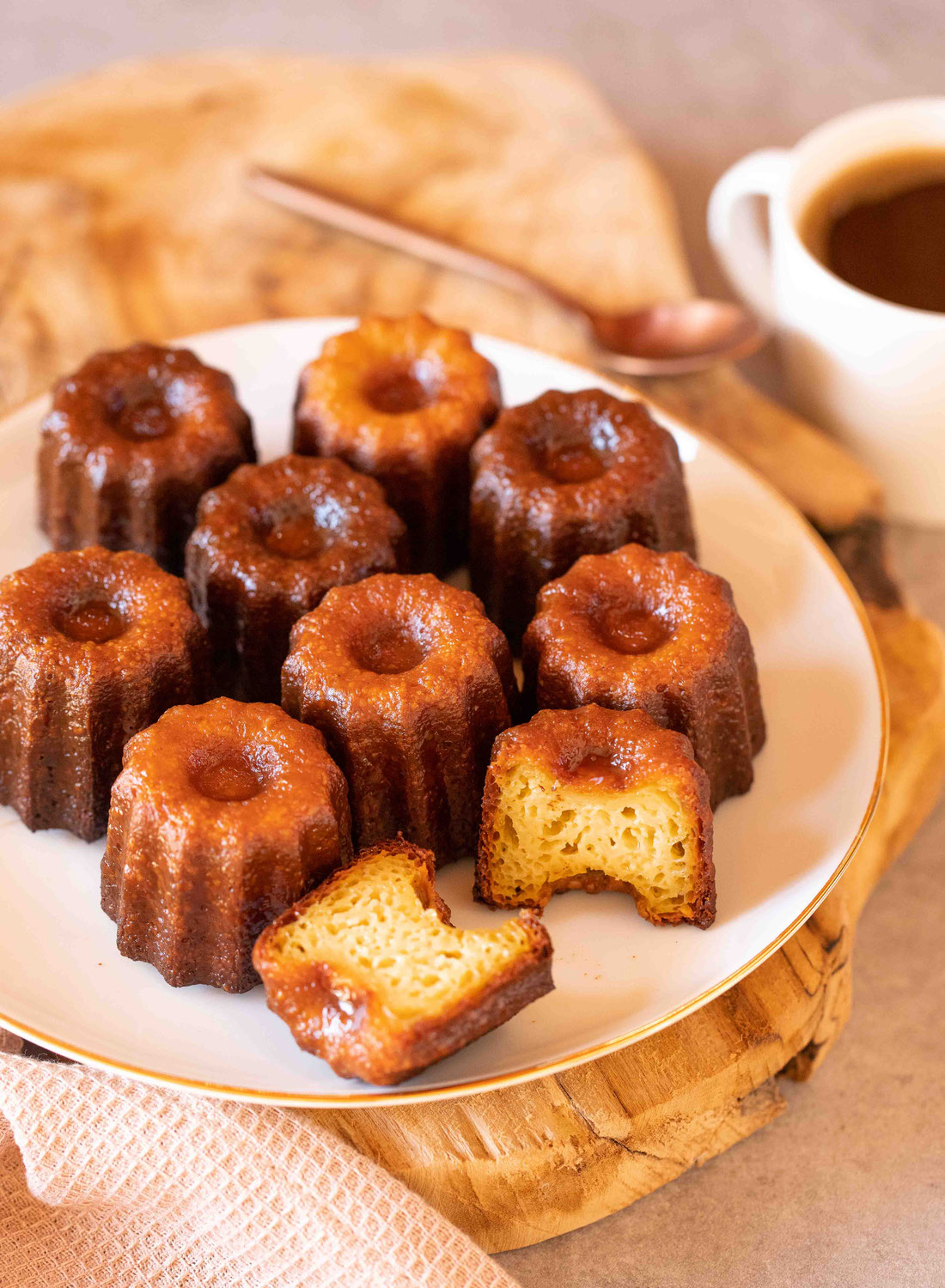 Cannelés bordelais à la vanille et au rhum