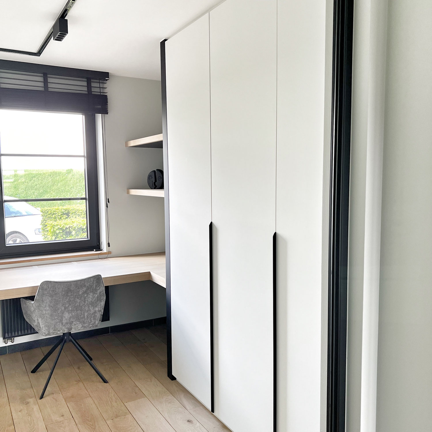 Aménager son bureau à la maison : 7 conseils pour un espace inspirant - Un guide complet pour créer un home office esthétique, ergonomique et motivant.