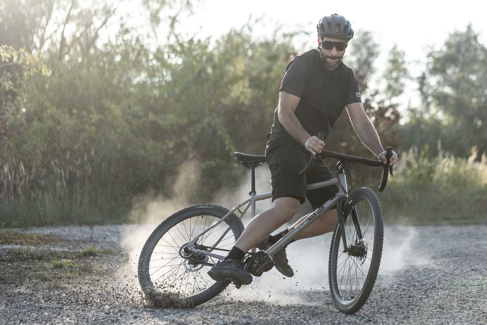 M83 präsentiert das Vagabund IRON P12: Leichtes, robustes und smartes Gravelbike aus Stahl