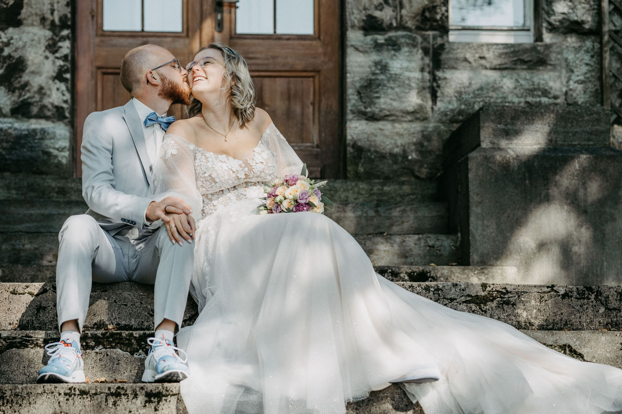 Liebe, Lachen & Freudentränen: Herzliche Hochzeit von Anna & Basti in der Villa Weilbach - Heiraten im Standesamt Burkhardtsdorf