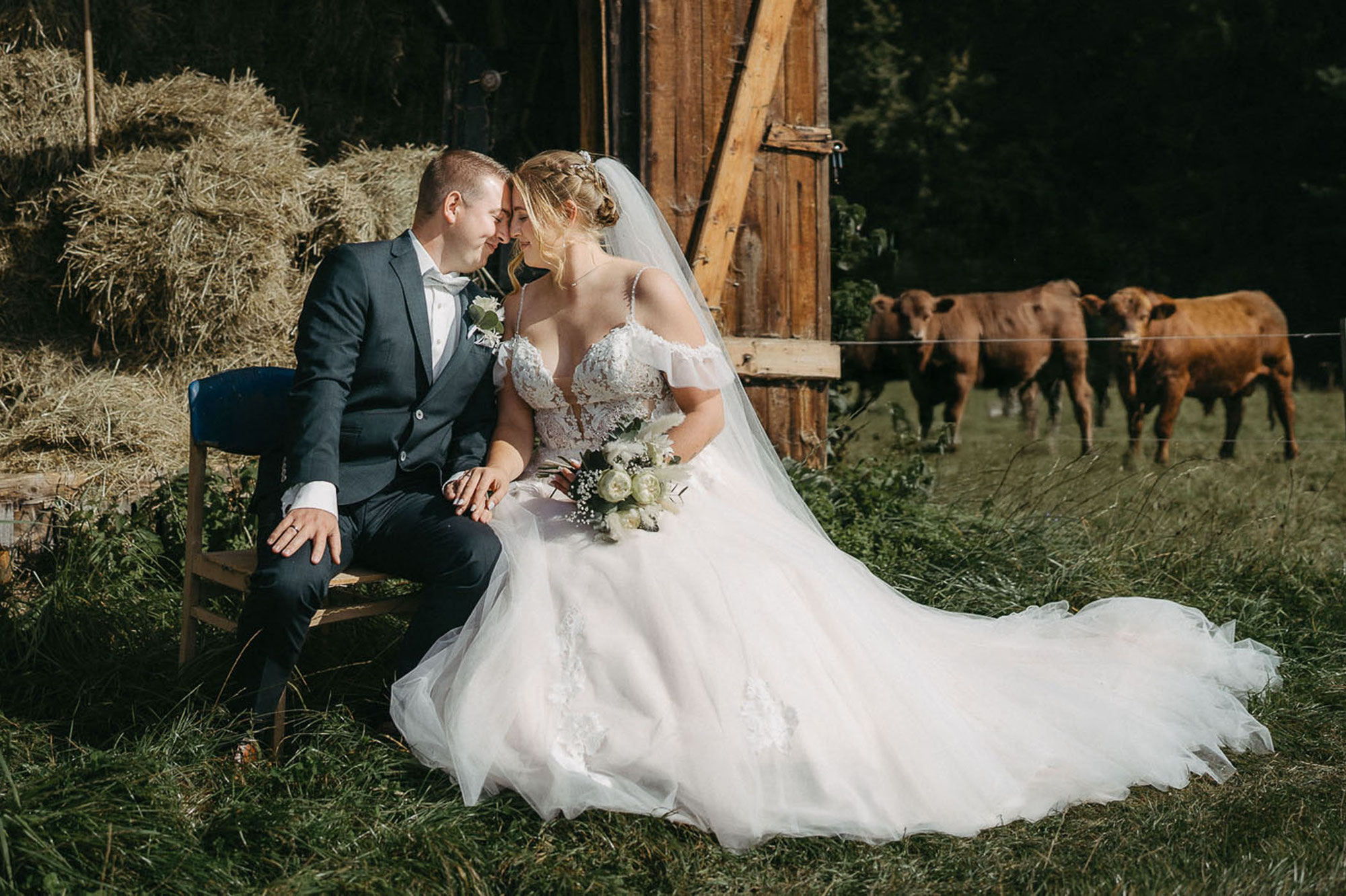 Landhochzeit im Erzgebirge: Hannah & Christians Ja-Wort zwischen Heu, Herzblut und Heimatliebe