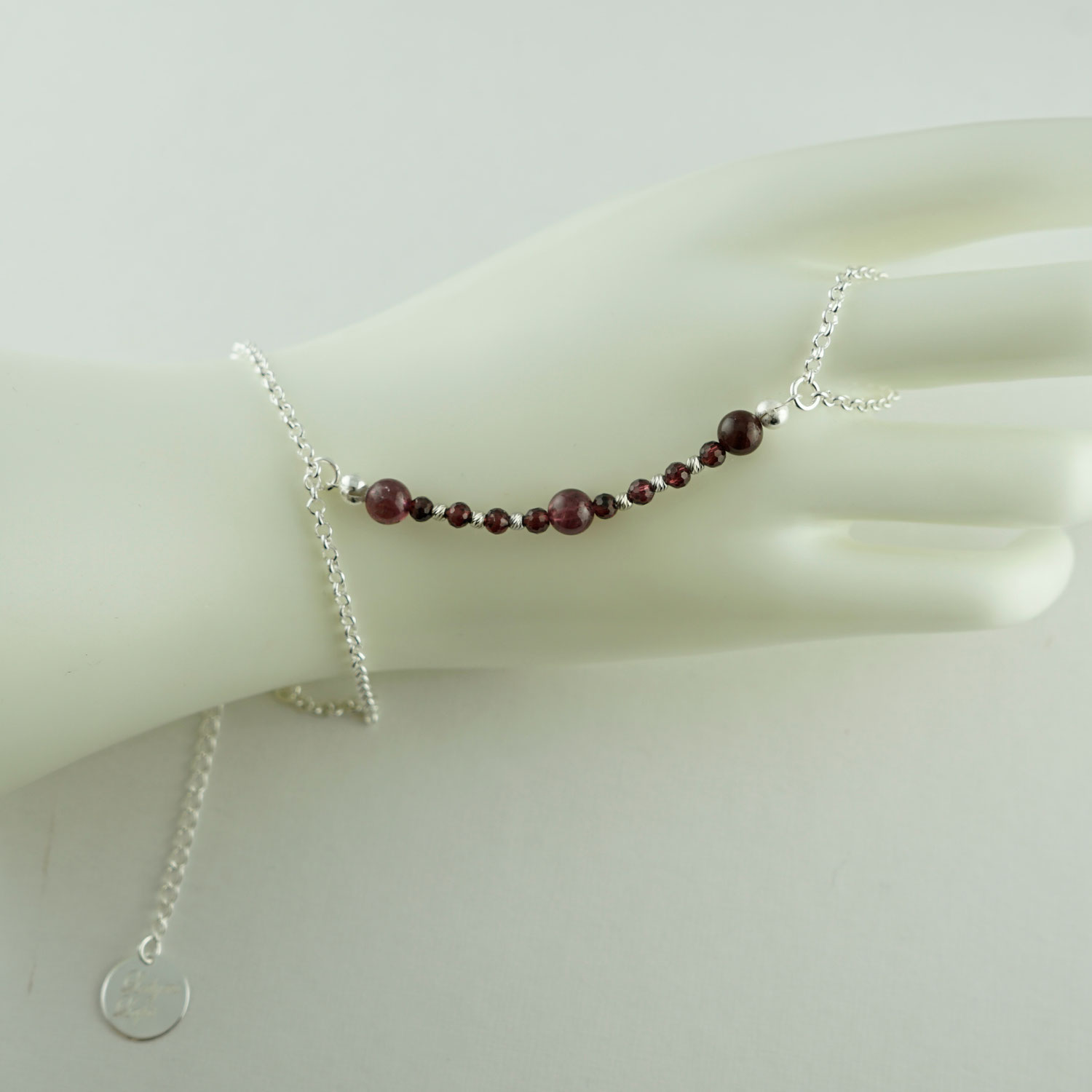 Der erste Handschmuck in der Schweiz!