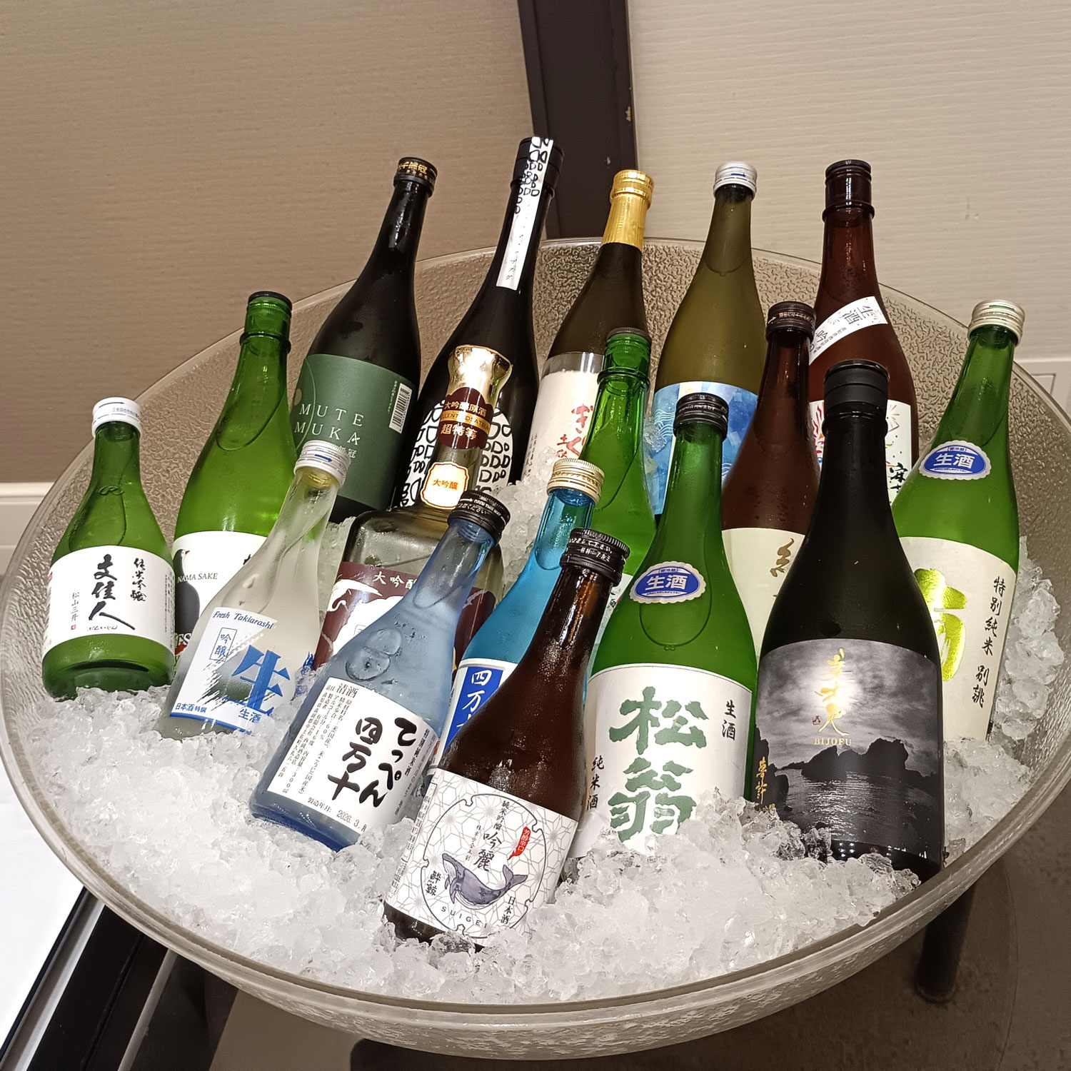 先日の30日土曜日、お隣のOMO7高知さんで地酒コーナーを担当させて頂きました～