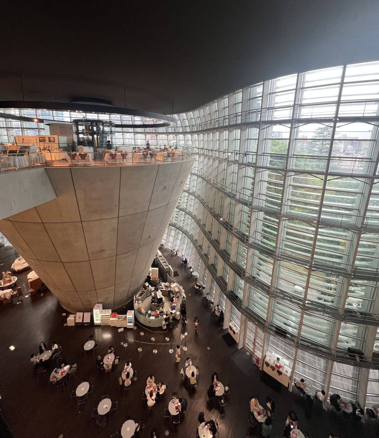 国立新美術館