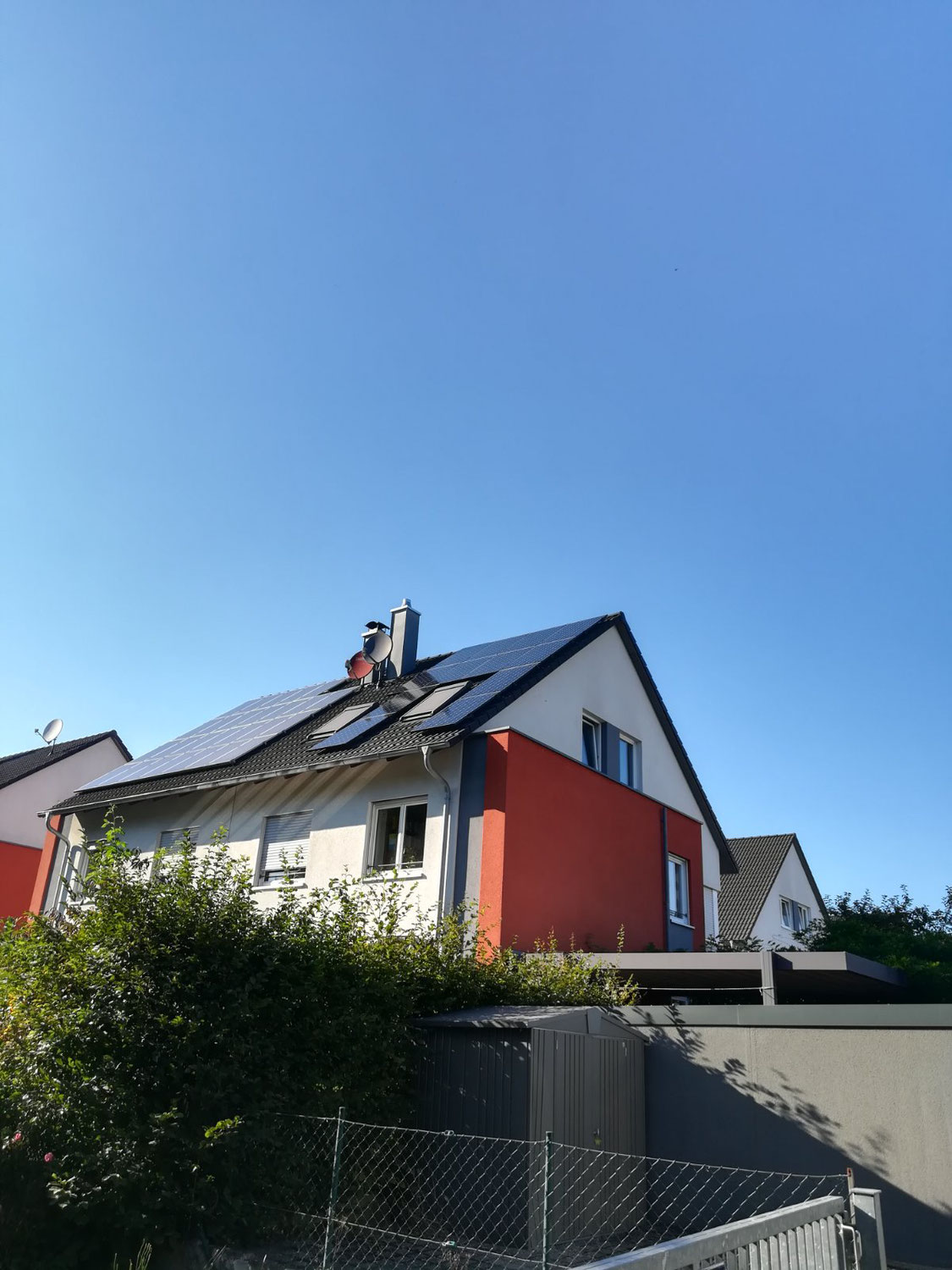 Balkonsolar vs. Photovoltaik – Welche Lösung passt besser?