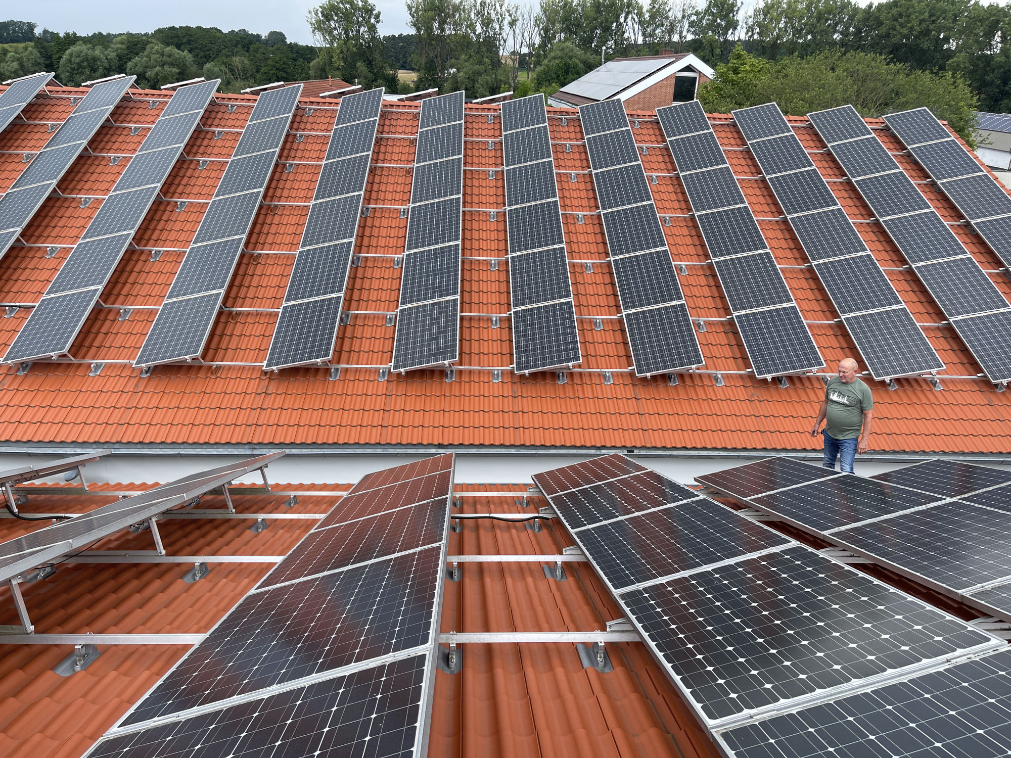 Wartung und Reinigung für sichere Solaranlagen