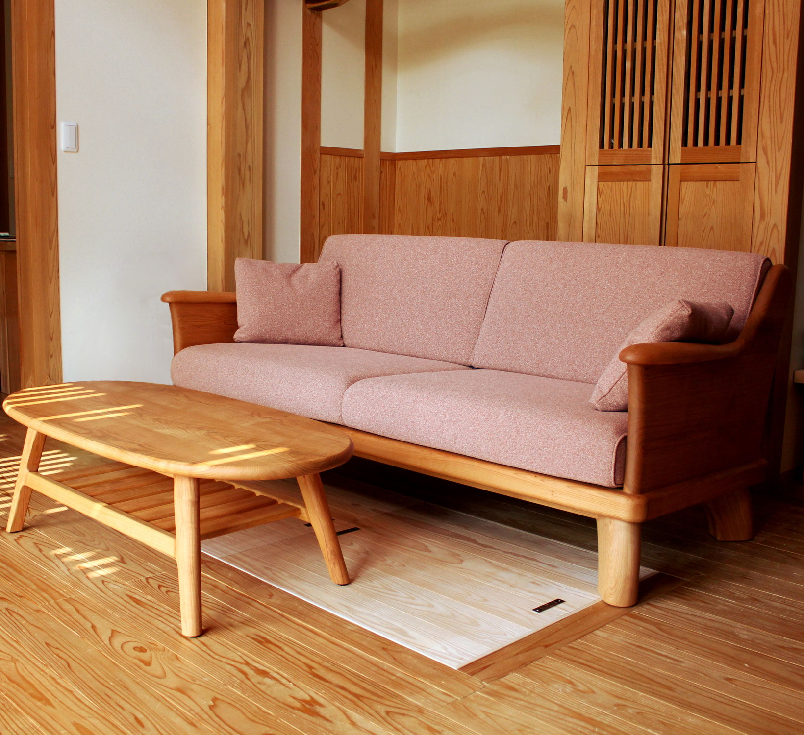 桜材のどっしりソファ（千葉市・K様邸）