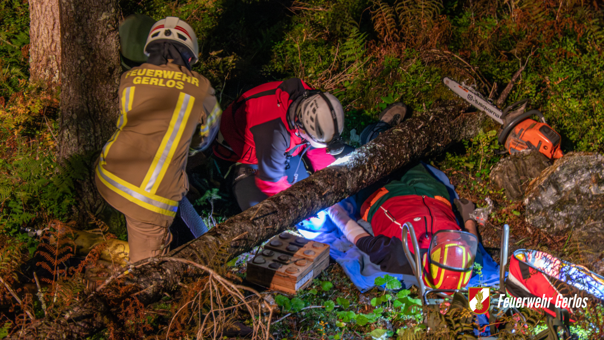 Forstunfall & Fahrzeugabsturz – Gemeinschaftsübung der Feuerwehr und Bergrettung Gerlos