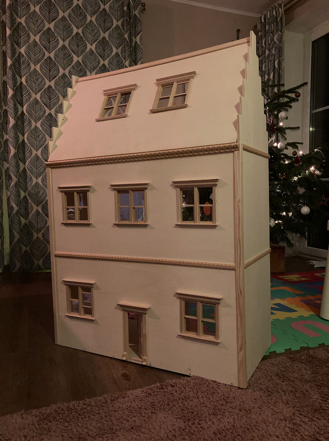 DIY -  Puppenhaus im Altbaulook selbst gebaut