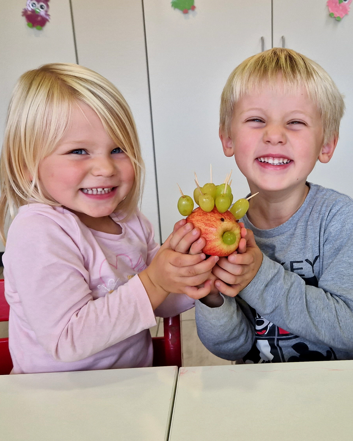 Zwischenmahlzeiten mit den Kindern zubereiten