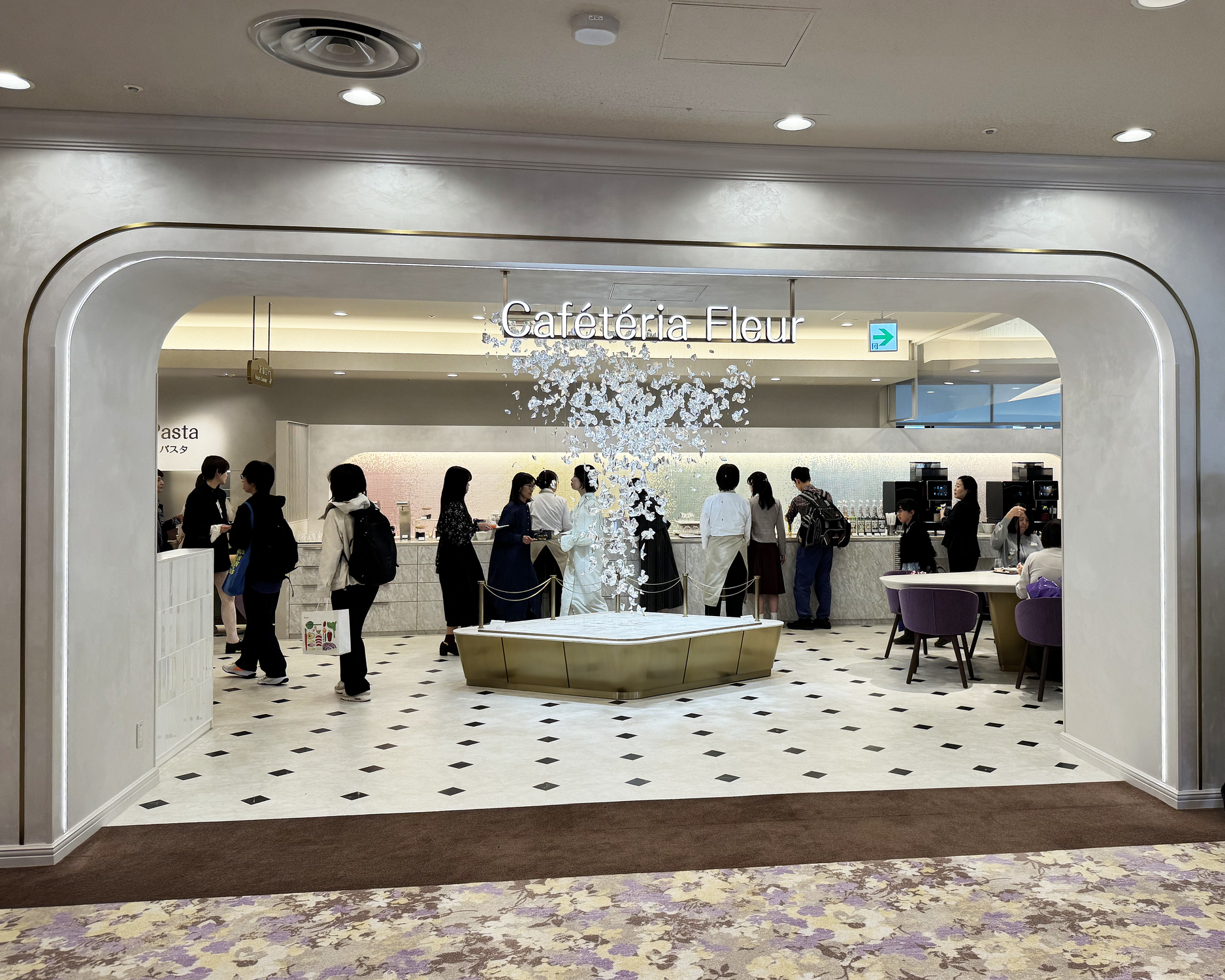 宝塚大劇場　サインリニューアル