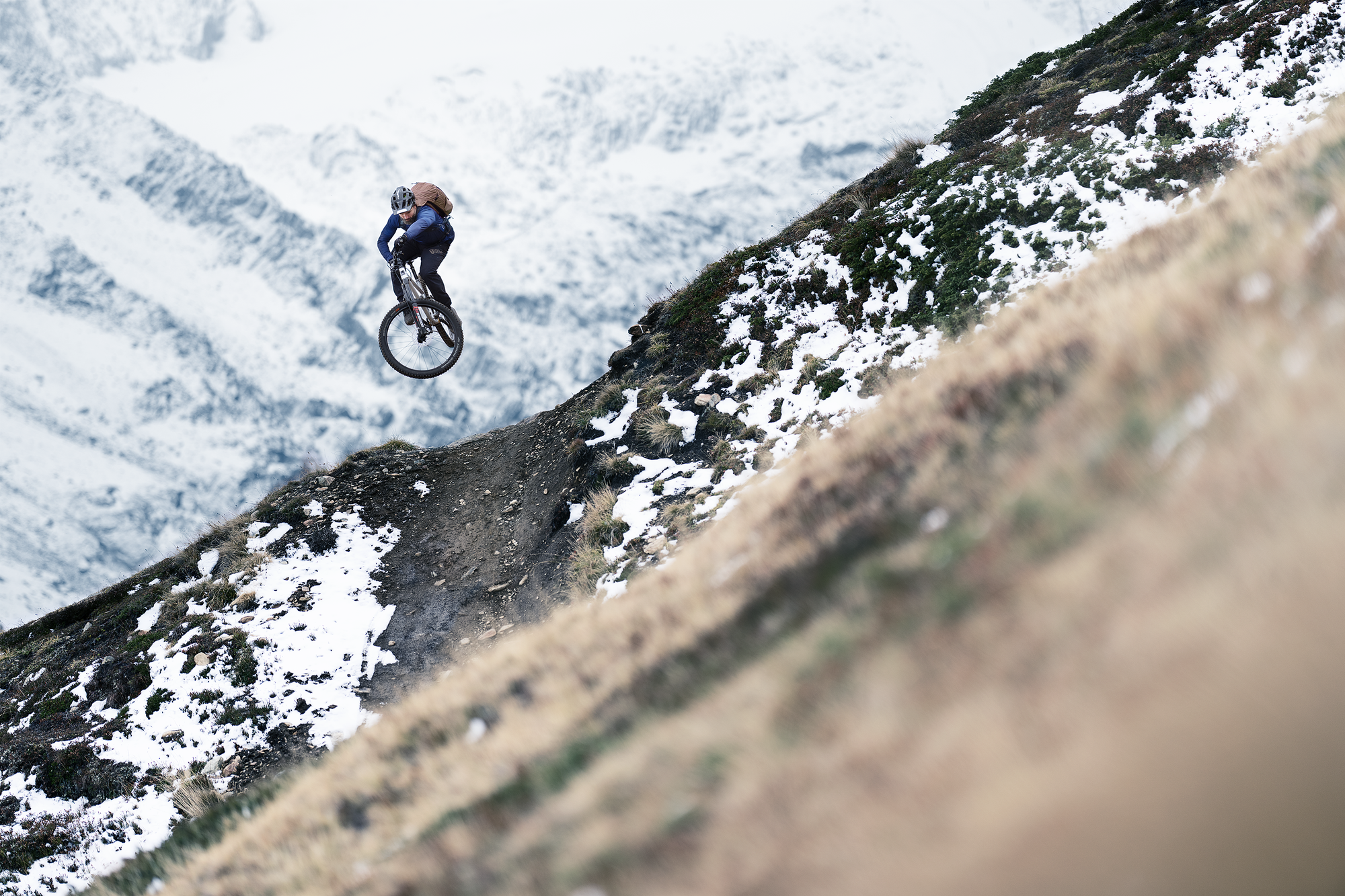 deuter feiert 20 Jahre Attack: Mountainbike-Rucksack mit innovativem RE ZRO®-Protektor