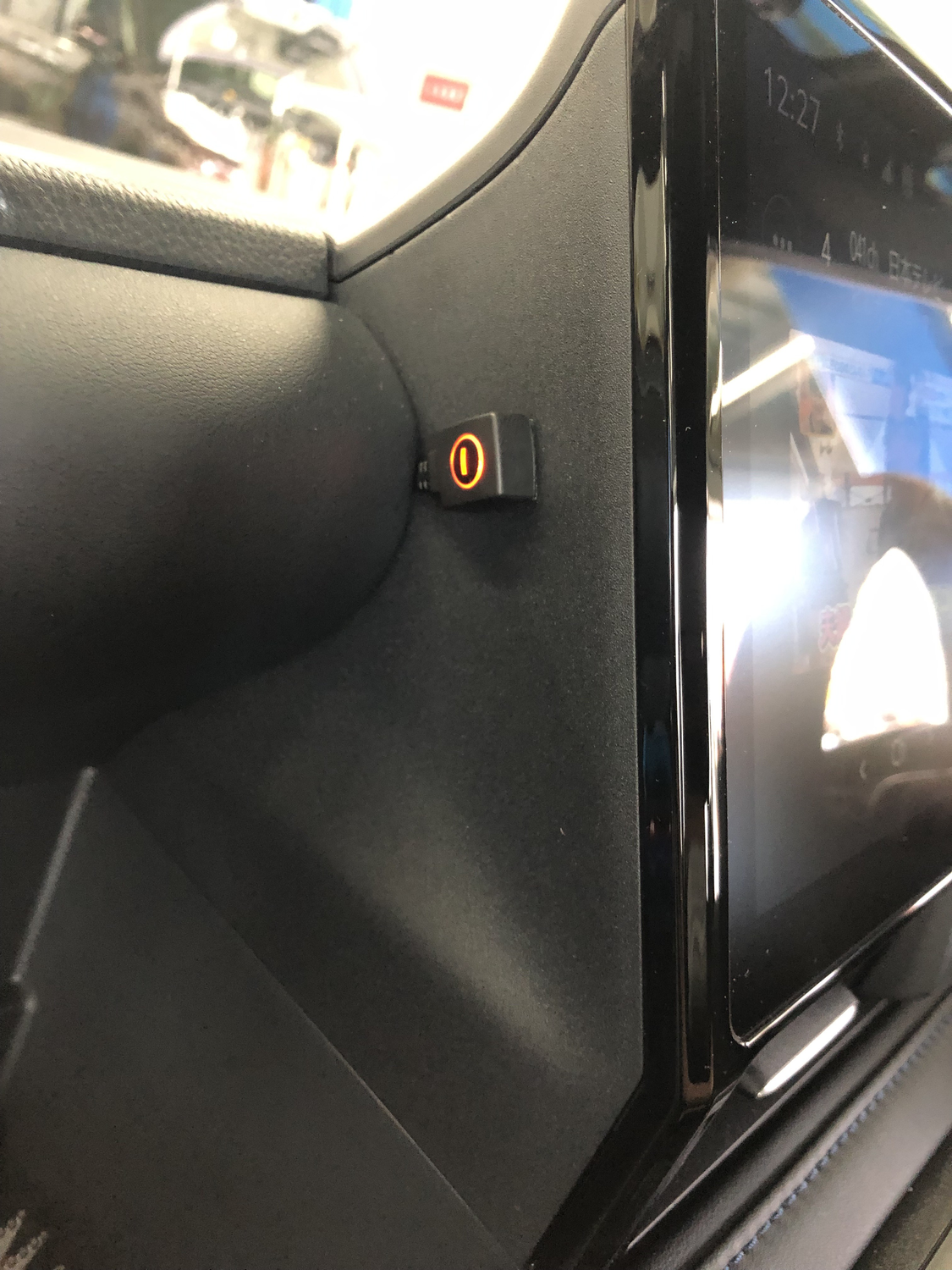新型ノアTVキットお取付