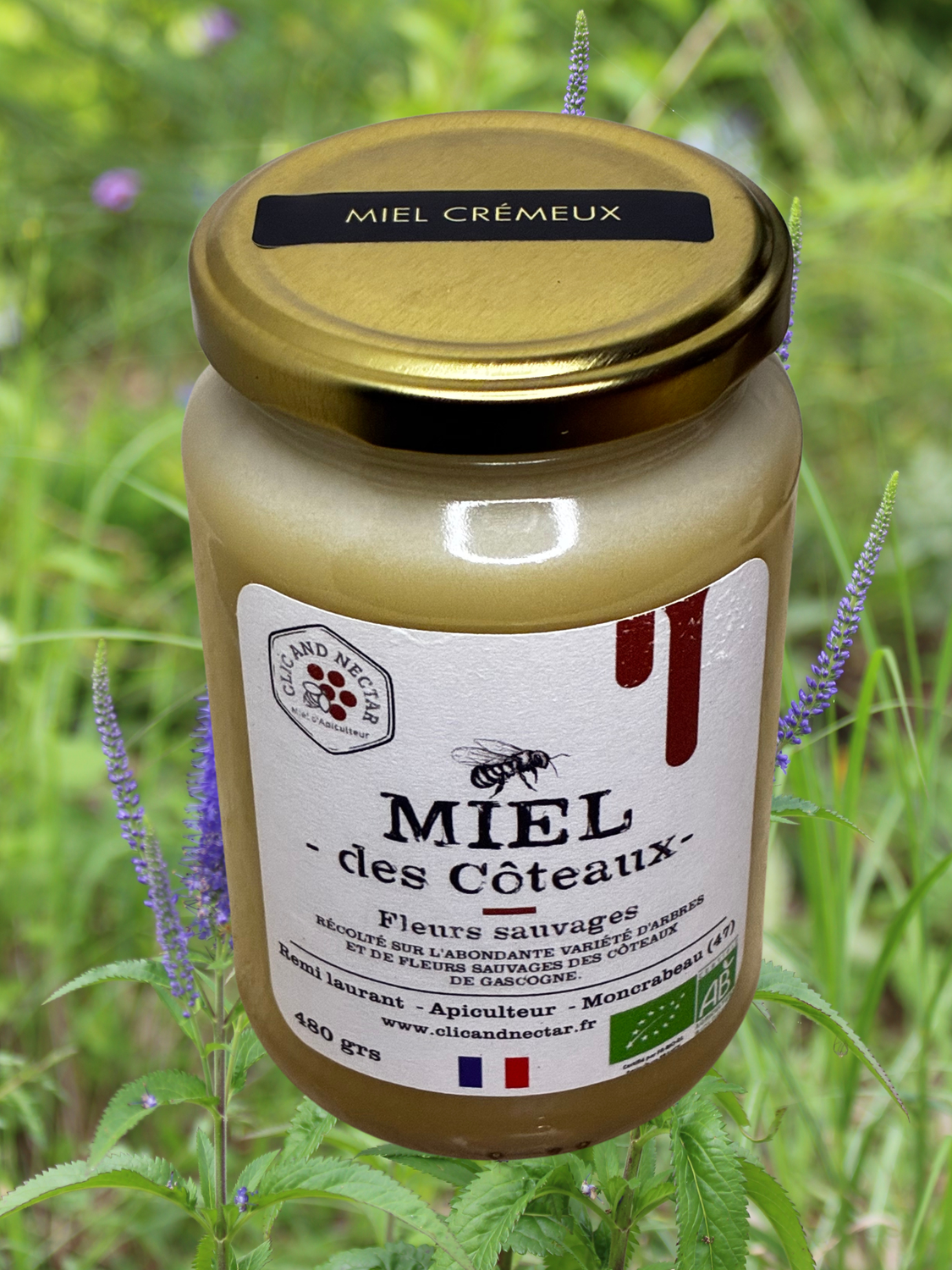 Créer du miel crémeux, c’est maîtriser le naturel.