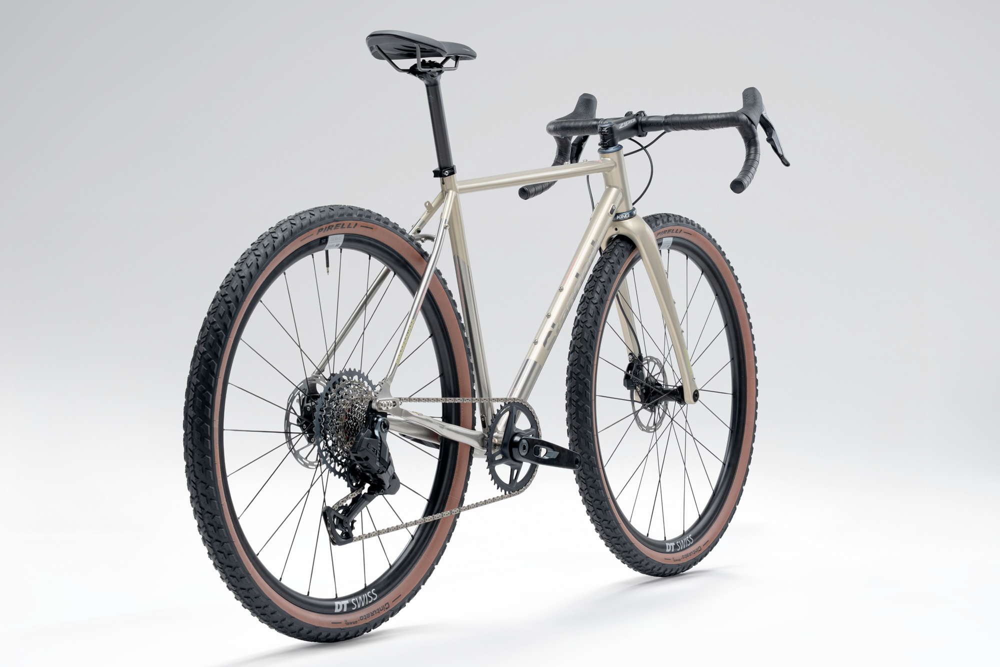 Standert präsentiert neues Edelstahl-Gravelbike „Erdgeschoss“