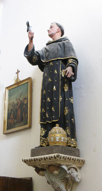 San Filippo Benizzi, son crucifix et la tiare papale qu'il a refusée