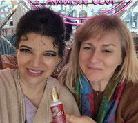 Silvia Schilk mit Bhakti Devi - Holy Water