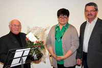Alois Eiber und Maria Meixensperger dankten Pfarrer Arnold für seine aufopfernden Dienste um die Pfarrei Ast.  