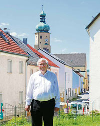 Vom Pfarrgarten aus sieht man die Kirche St. Stephan – Pfarrer Häupls Wirkungsstätte.