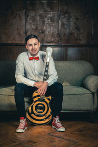 Chris Wildies, Leadsänger bei The Facility