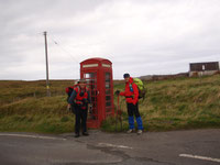 Die berühmte Telefonzelle - Start zum Isle Skye Trail