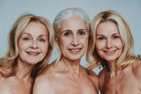 Symbolbild - Bild mit 3 lächelnden Frauen in unterschiedlichem Alter.